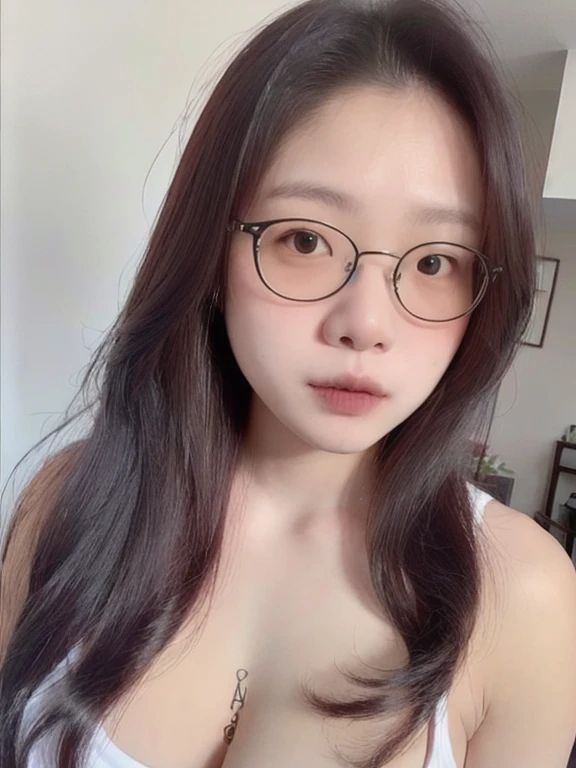 (realistic、masterpiece、Best Quality、8K、highres、high resolution:1.3)、1 girl、Huge breasts、white bikini、looking at viewers、super fine face and eyes、long hair、 upper body、