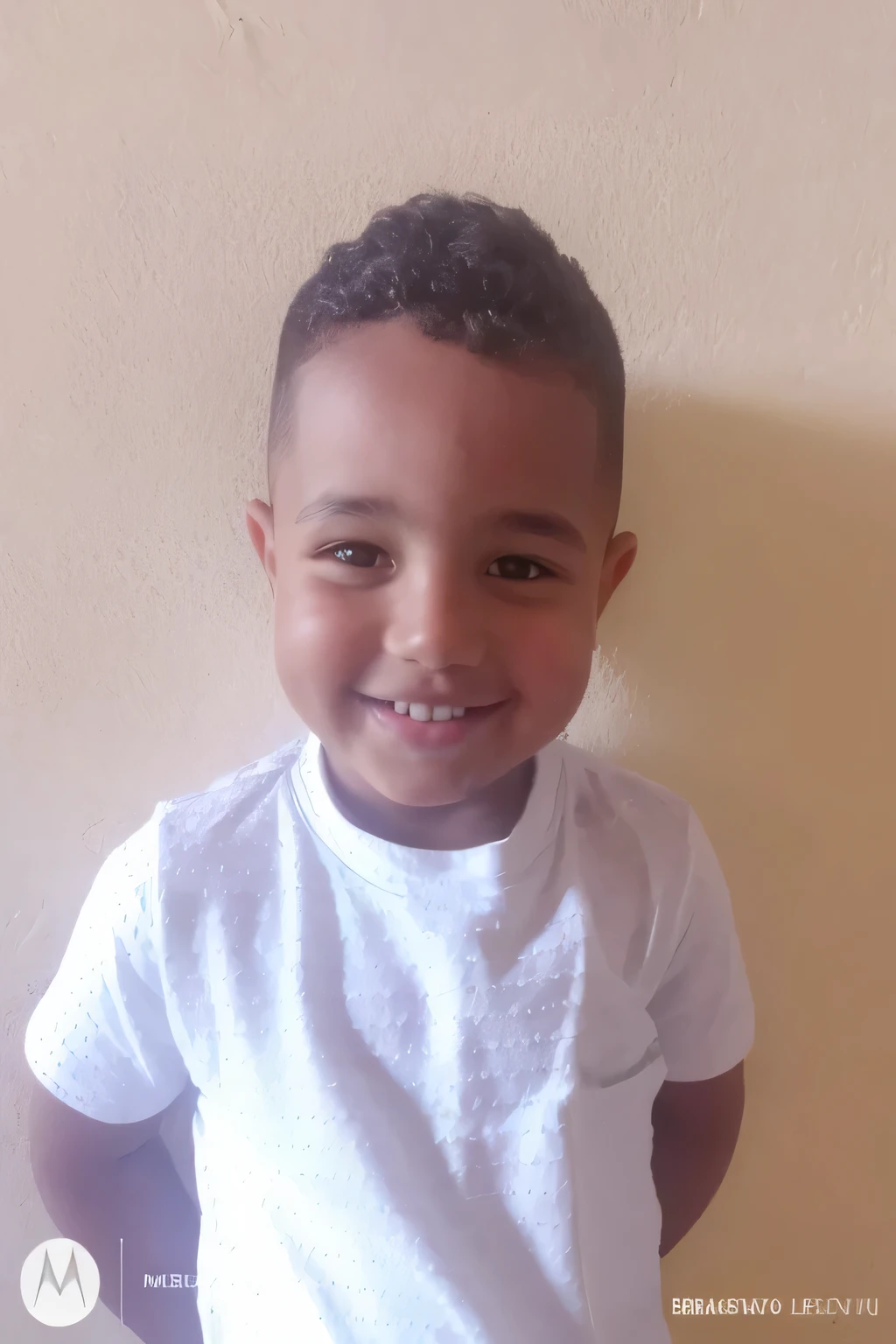 tem um jovem sorrindo e vestindo uma camisa branca, caio santos, 2 anos de idade, pó Nándor Katona, Riyad Cassim, Phenomenon Ronaldo Nazário, he is smiling, mateus 9 5, por Emerson Silva, jovem , por Willian Murai, José Miguel remains French, sorriso curto