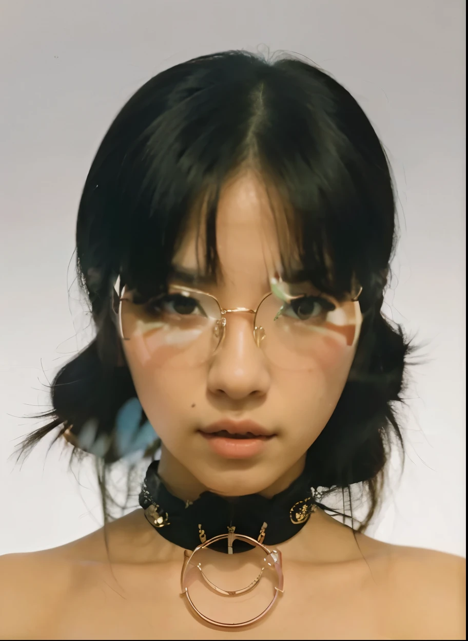 Woman from Japan sitting on chair with glasses on her face, oculos de sol, wearing glasses, Urzan, woman with pink glasses, Diravadi Lumrat, wearing glasses redondos grandes e finos, wearing glasses rosa, wearing small round glasses, retrato de Jiss Blackpink, jisoo blackpink, jisoo blackpink, square glasses, oculos de sol