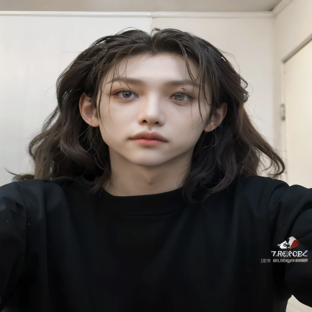 arafed woman con cabello largo and black shirt taking a selfie, con su largo cabello negro, pelo medio largo, tommy 16 years old, con cabello largo, con pelo largo y oscuro, young con cabello largo, 18 years, xqc, 1 7-year-old boy with a thin face, 16 years old, pelo liso, esponjoso, largo y puntiagudo