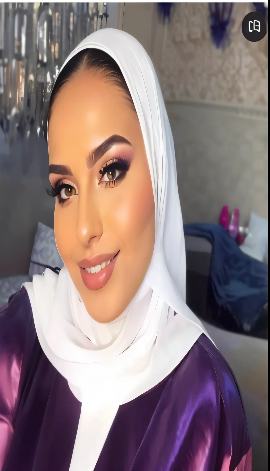 there is a woman wearing a hijab and a purple dress, com maquiagem profissional, Beautiful Arab woman, Arabic inspiration, arab beauty, Maquiagem tradicional,snub nose,pele bronzeada olhos verdes