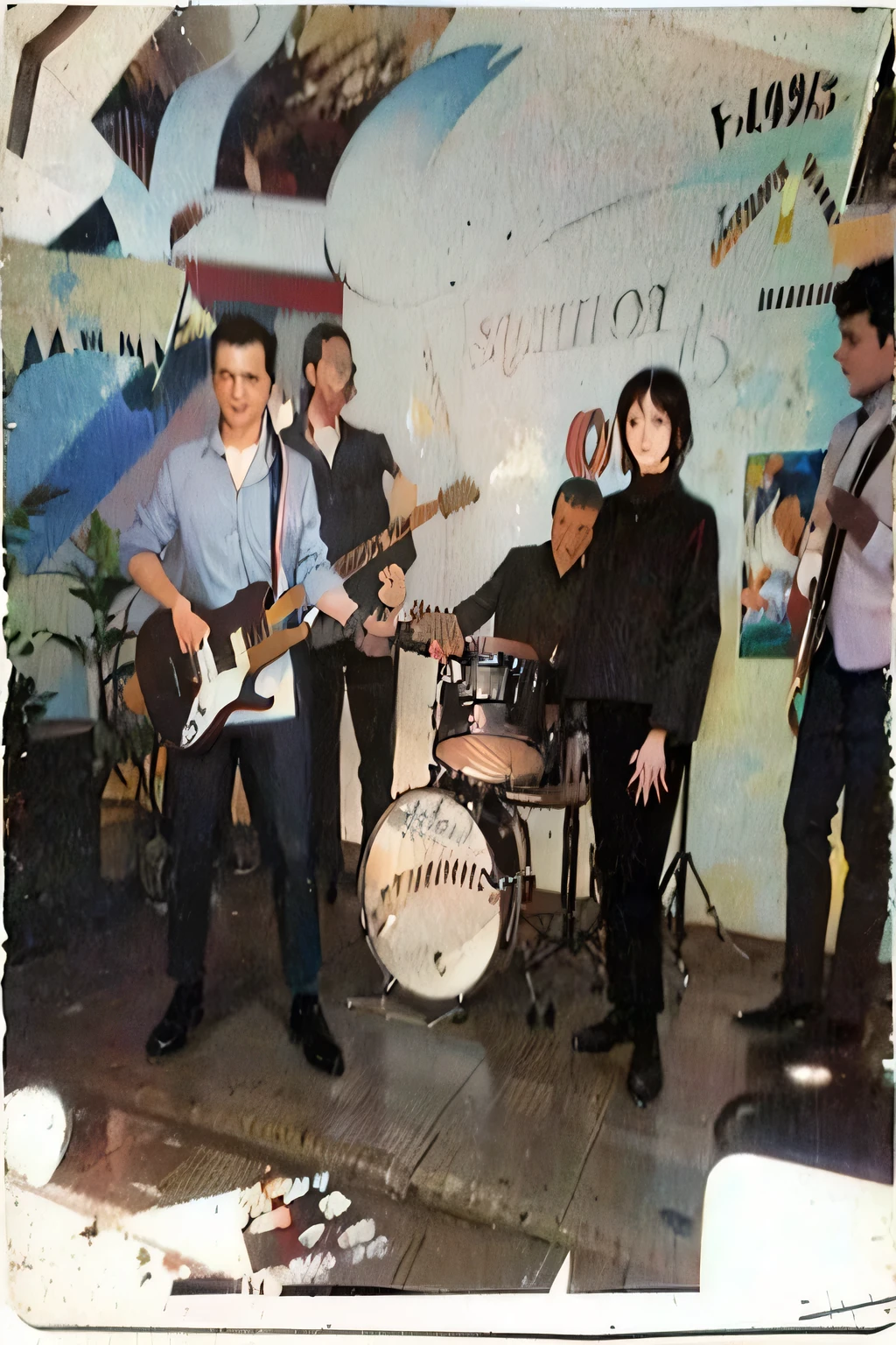 il y a trois hommes qui jouent des instruments dans une pièce avec une fresque murale, late 1960s, 1968 Collage cut, rockabilly groupe 1950s, Lou, 1 9 6 5 lightning, Photo de 1970 tirée d'un magazine en direct, tourbillon, groupe, capturer, photo couleur, Vers 1 9 6 9, vers 1969