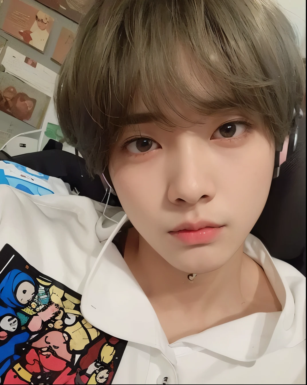 There's a kid with headphones on and a pink sweater, ulzzang, Ulzzang masculino, Wan adorable cara coreana, Cai Xukun, kanliu666, Jinyoung Shin, Ruan lindo vtuber, Kim Doyoung, Chiho, e-chica, E - Chica, Jung Jaehyun, Jaeyeon Nam, Sakimichan