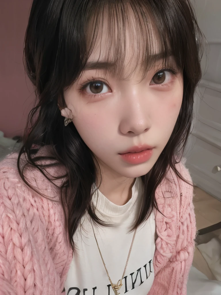 A closeup of a woman with a pink sweater and a necklace, Ulzzang, Sun Yunjoo, Chiho, Lee Ji-eun, Lee Ji-Eun, Jinyoung Shin, Heonhwa Choe, Yoshitomo Nara, Kim Doyoung, garota cara fofa, estacionar a partir de-min, young lovely korean face