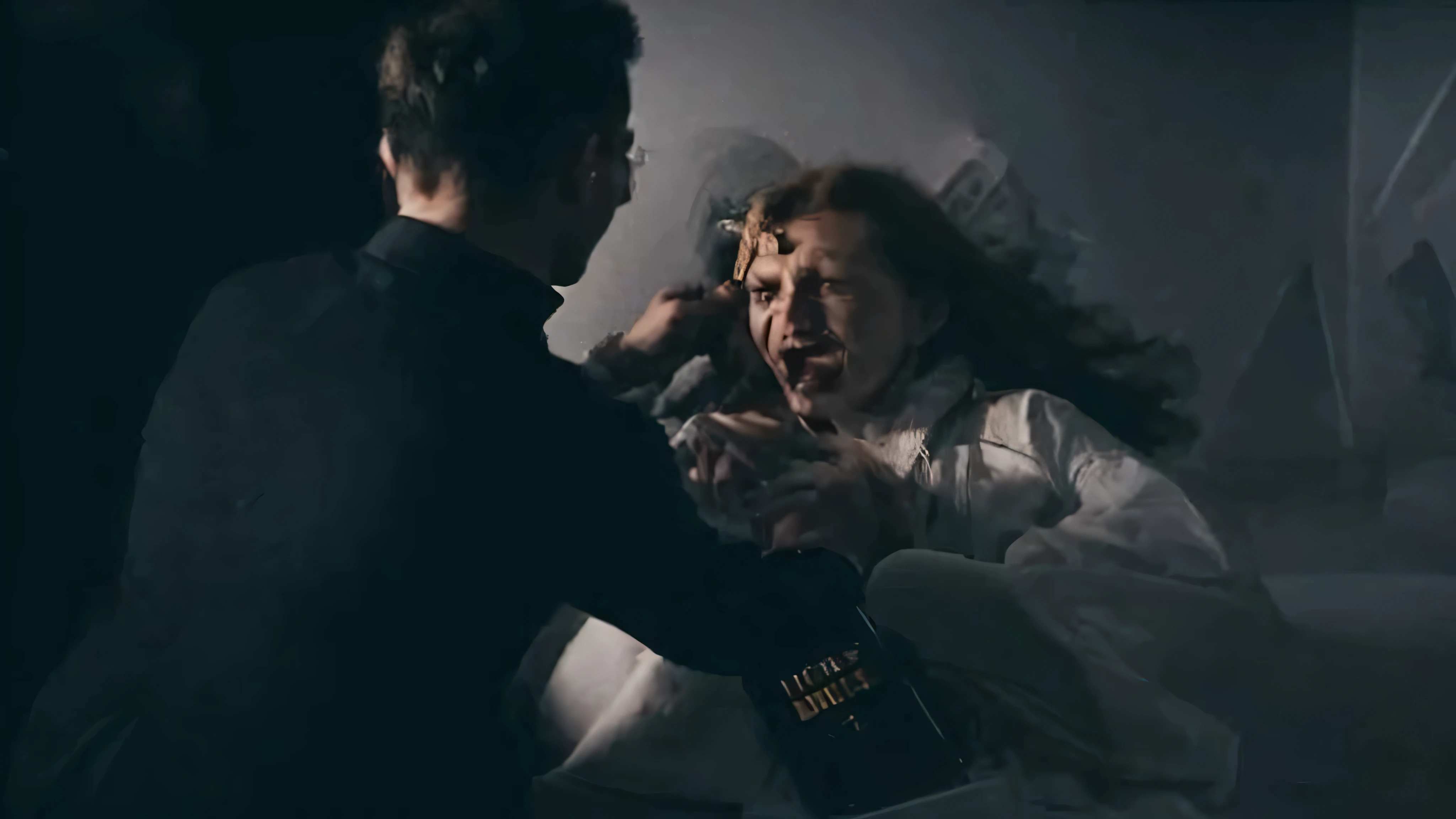 A woman in a white dress is lying in bed with a man, horror dramatic moment, filme ainda de um filme de terror, an evil catholic priest, ainda de filme de terror, filme ainda de filme de terror, ainda de um filme live action, filme de terror ainda, cena de filme de terror, filme de terror ainda, ainda do filme, filme ainda de um rosnado