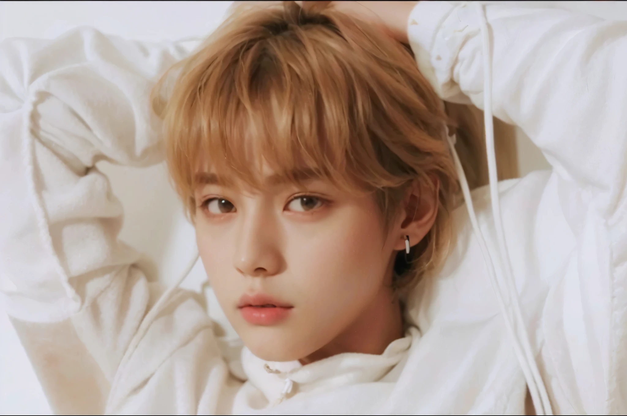 There's a ??? with headphones on and a pink sweater, ulzzang, Ulzzang masculino, Wan adorable cara coreana, Cai Xukun, kanliu666, Jinyoung Shin, Ruan lindo vtuber, Kim Doyoung, Chiho, e-chica, E - Chica, Jung Jaehyun, Jaeyeon Nam, Sakimichan