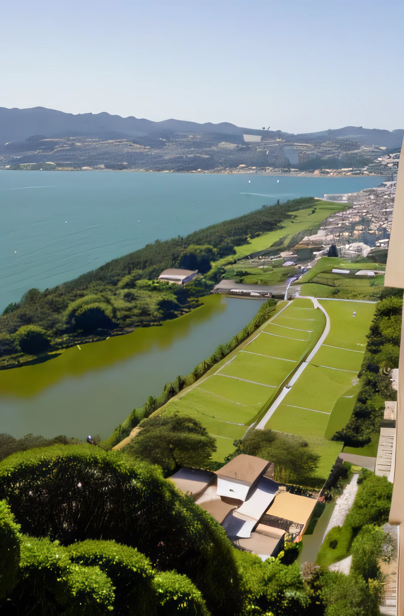 criar uma represa com cidade de casas baixas na margem direita, and vegetation on the slope of the left bank of the spillway. no Visualizador'viewing position, show a minimalist Gothic-style crystal temple in the shape of a six-pointed star. ao lado esquerdo do vertedouro, with a small elevation, show a golden metallic structure in the shape of stars with intertwined ends. na margem direita do vertedouro, show a wooden pier with a pergola on top. voltar do pier, To the left, mostrar um quiosque de alvenaria com telhado invertida, sendo o caimento para dentro, e ao lado, um restaurante no mesmo estilo de arquitetura baixa. voltar, um parquinho . iniciando junto ao pier, um passeio de uma ciclovia cor vermelho-telha, contornando o lago e chegando ao templo de cristal. Mostrar o sol do entardecer voltar do templo