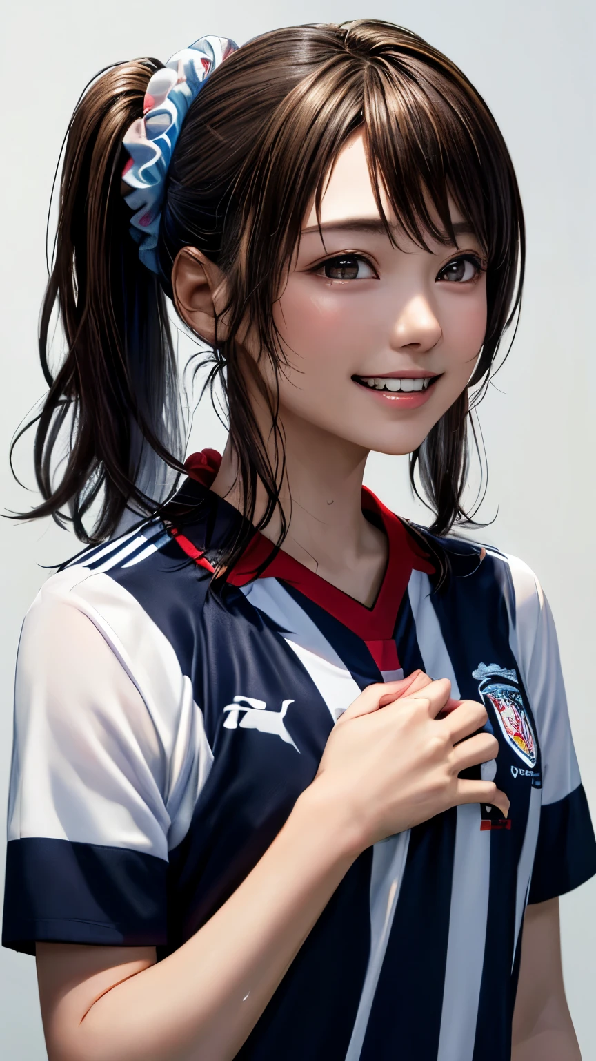 (highest quality、8k、32K、masterpiece)、(realistic)、(Photoreal:1.2)、(High resolution)、Super detailed、very beautiful face and eyes、1 girl、round and small face、thin waist、delicate body、(close、highest quality、high detail、rich skin details)、(highest quality、8k、oil paint:1.2)、Super detailed、(realistic、realistic:1.37)、bright colors、(((brown hair)))、(((bust shot)))、(((medium hair)))、(((pure white wall background)))、(((pure white wall background)))、(((White and gray stripes々wear the uniform of)))、(((Has a happy expression)))、(((smile、sweaty skin)))、(((Wearing a uniform with horizontal stripes)))、(((look straight ahead)))、(((brown hair)))、(((wearing a heart necklace)))、(((She is wearing a white and gray striped uniform.)))、(((Her hair is tied up with a floral scrunchie)))、(((It&#39;s a soccer uniform)))、(((Twin tail hair)))、(((Teeth are visible)))、(((hands are in front of the mouth)))
