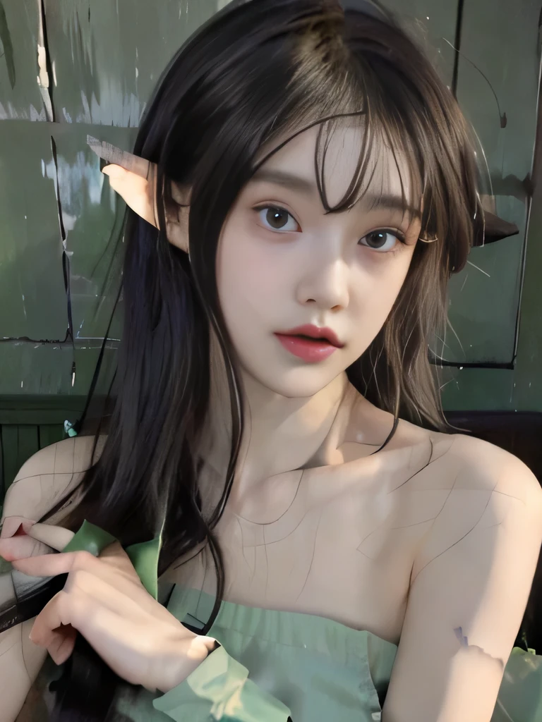 1girl、Green underwear only、naked、clavicle strengthening、green background、goblin、goblin、long wavy hair、green hair manicure(whole)、I can see the collarbone、purple lipstick、