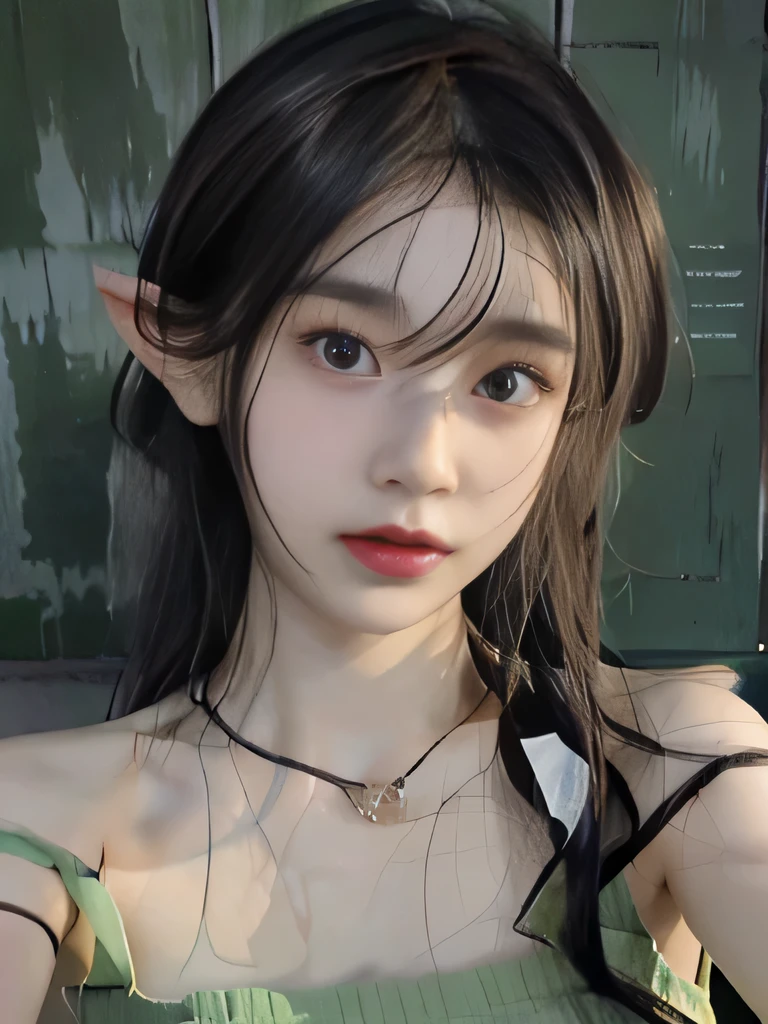 １girl、Green underwear only、naked、clavicle strengthening、green background、goblin、goblin、long wavy hair、green hair manicure、I can see the collarbone、purple lipstick、green hair、