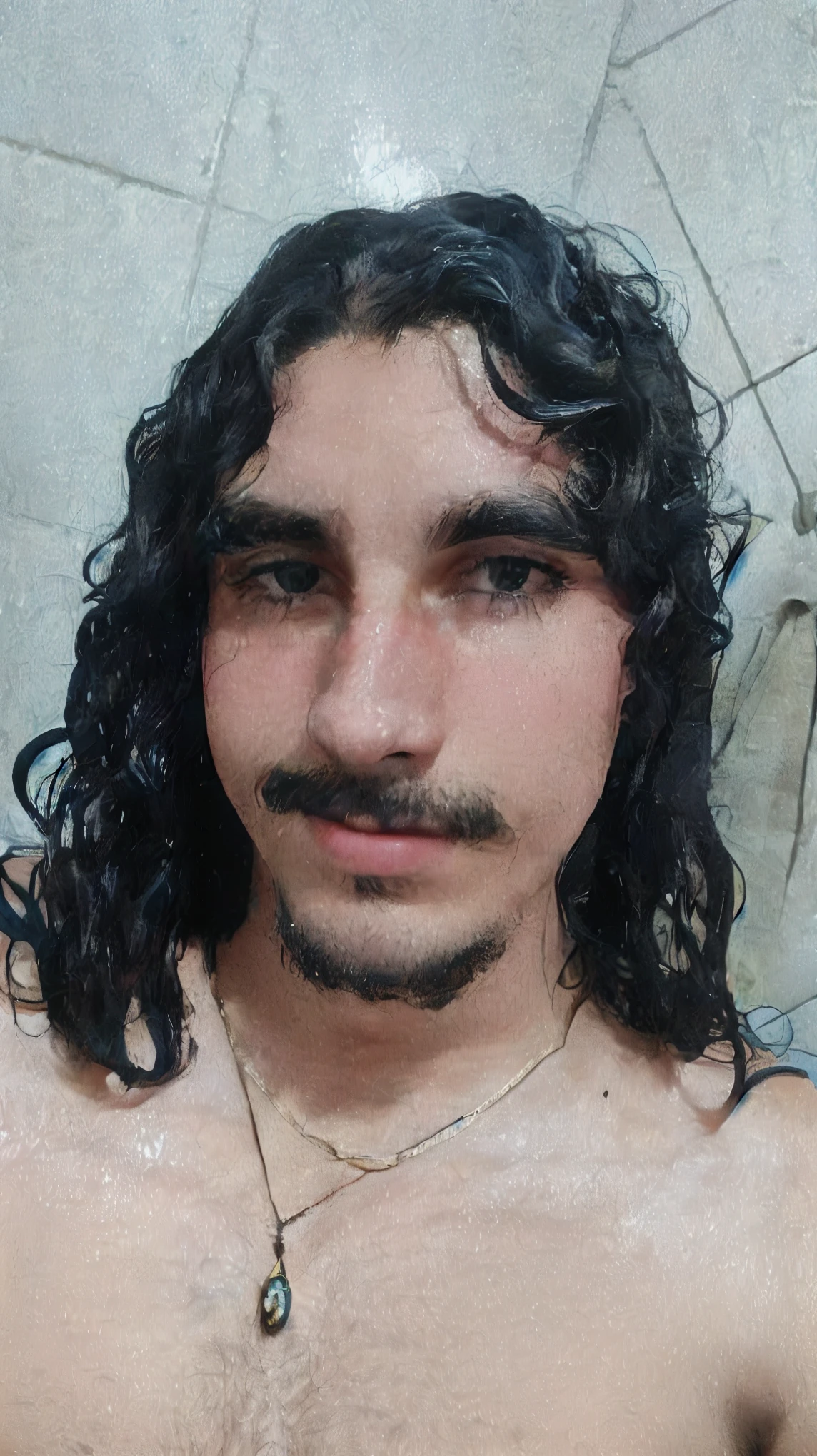 Homem com longos cabelos pretos e bigode em um banheiro, cerca de 19 anos, imagem de qualidade muito baixa, cabelo molhado, 18 anos de idade, taken at the beginning of 2020, 23 anos, 22 anos de idade, 27 anos de idade, I agree with you, 28 anos de idade, 21 anos de idade