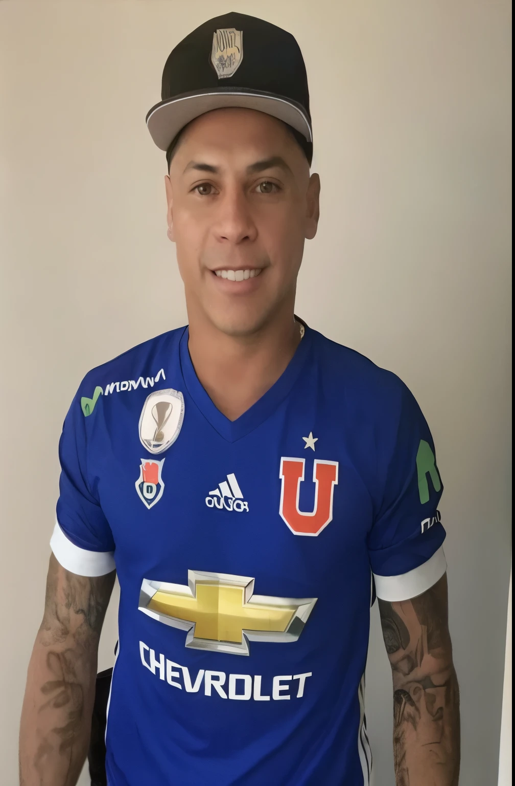 un primer plano de un hombre vestido con una camisa azul y un sombrero, ronaldo luis nazario de lima, eloy morales, manuel sanjulianblue, andres rios, Ronaldo Luis Nazario y Lima, christian orrillo, danilo torres, luis melo, victor maristane, juan diaz canales, Mateo 9 5, joseph moncada, brian pulido