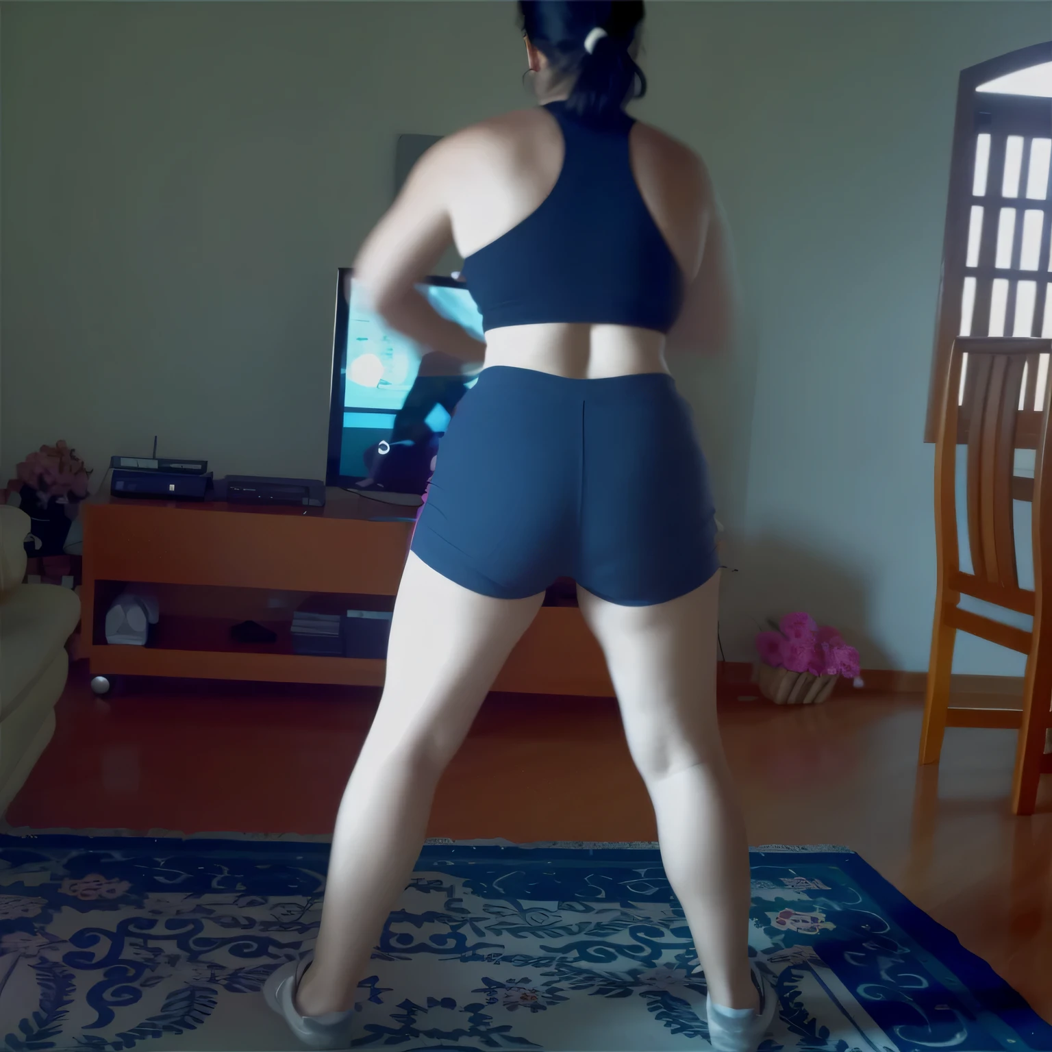 tem uma mulher de blusa preta e short azul justo jogando videogame, tiro traseiro, vista from behind, visto from behind, tiro pelas costas, photo from behind, pose de costas, Tiro from behind, Tiro traseiro, view from behind, vista traseira, from behind. Foto de corpo inteiro, foto clara, alta qualidade, high resolution, obra-prima, 8K.