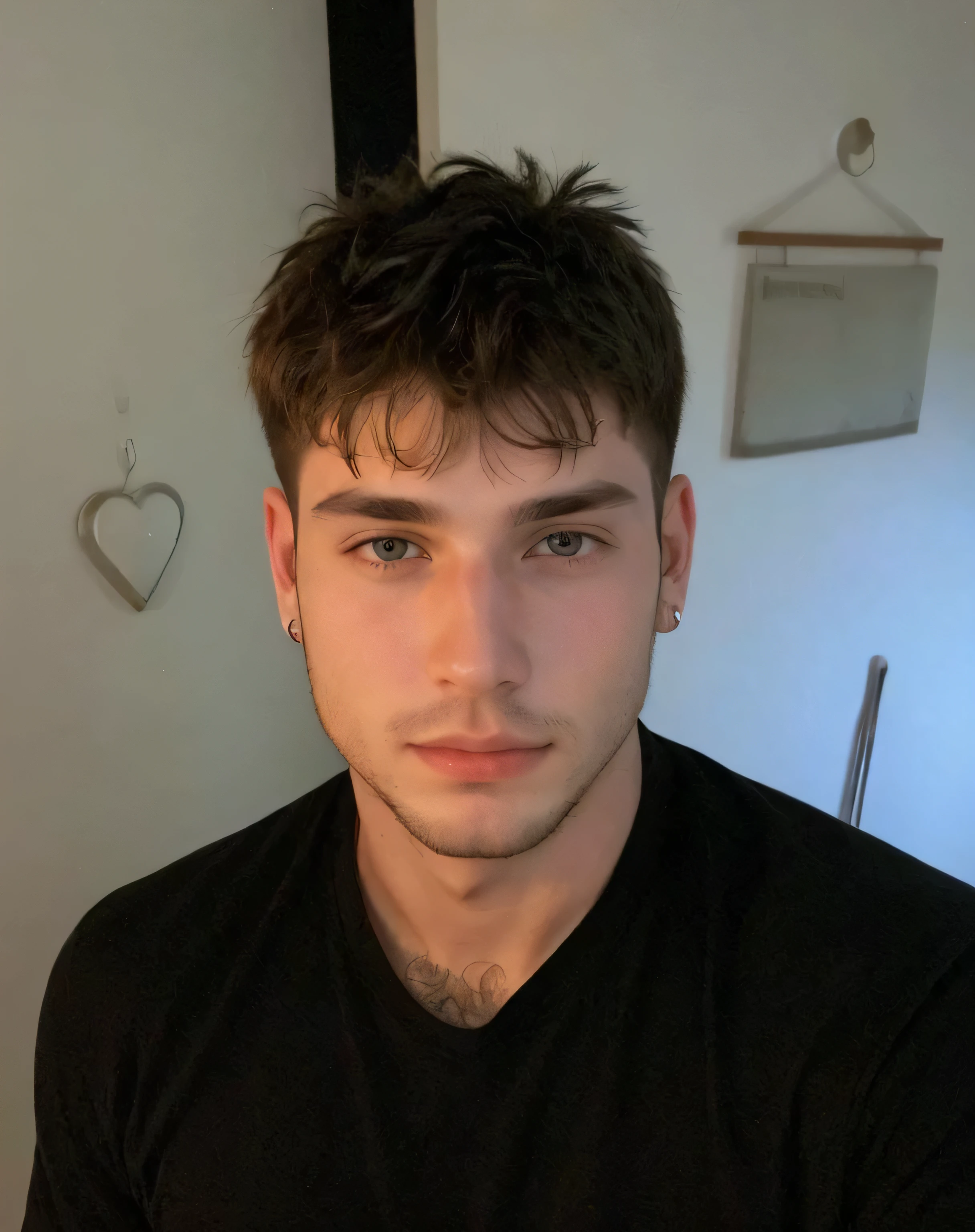 there is a man with a black shirt and piercings on his face, imagem de perfil, restolho curto, taken at the beginning of 2020, 18 anos de idade, rosto bonito, 22 anos de idade, 1 6 anos, jovem macho, milhas johnstone, looking smug, rosto largo barbeado e limpo, 21 anos de idade, profile picture with headshot