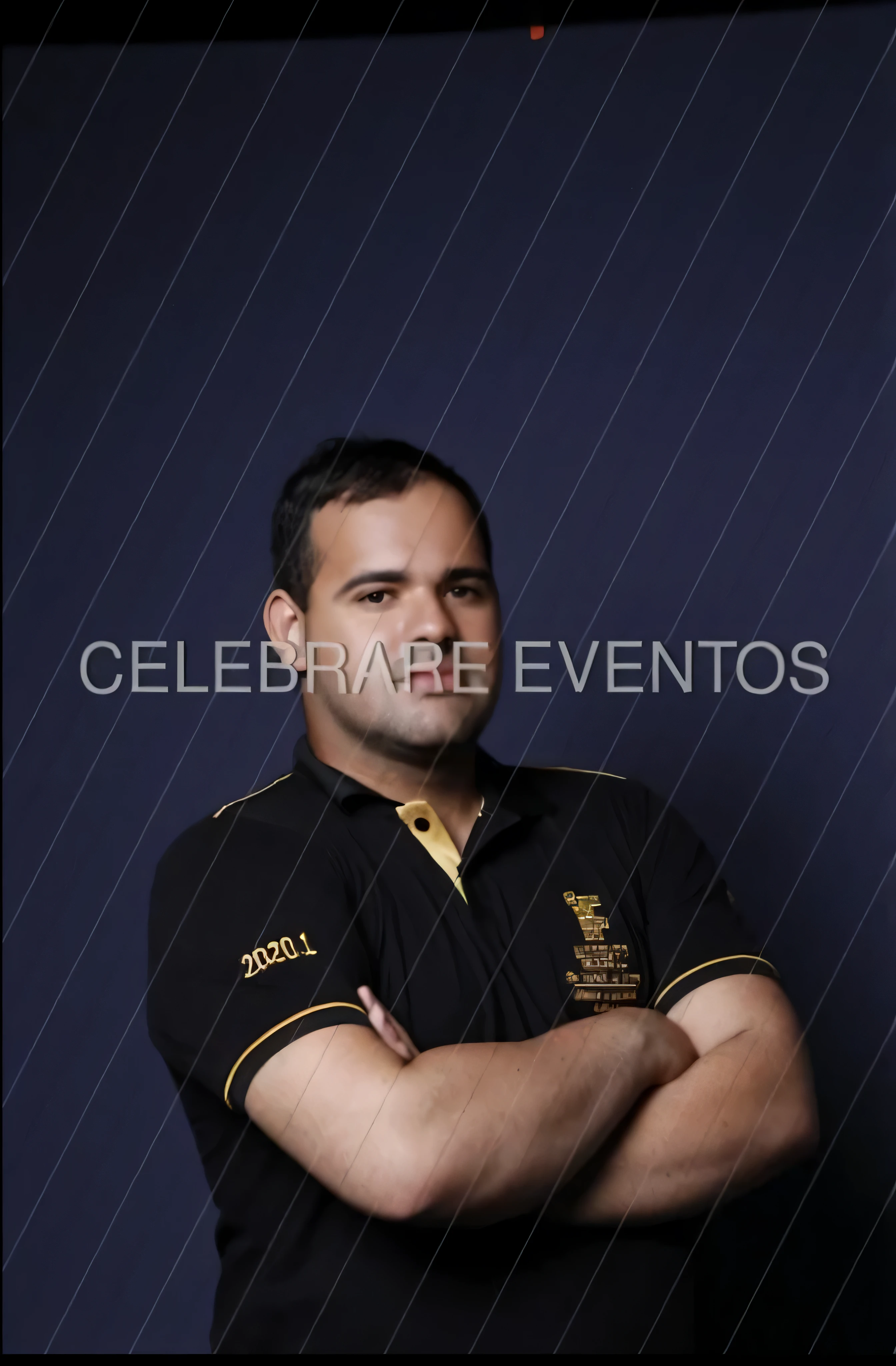 A close-up of a man in a black shirt with his arms crossed, eloymorales, fotografia de eventos, Alexandre, joe alves, evento, david rios ferreira, Joel Torres, CEO, em fundo preto, fotografia promocional, Paulo Olivera, André Rios, promo, caio santos, perez fabian, Carmelo Blandino, solid track record, icaro carvalho