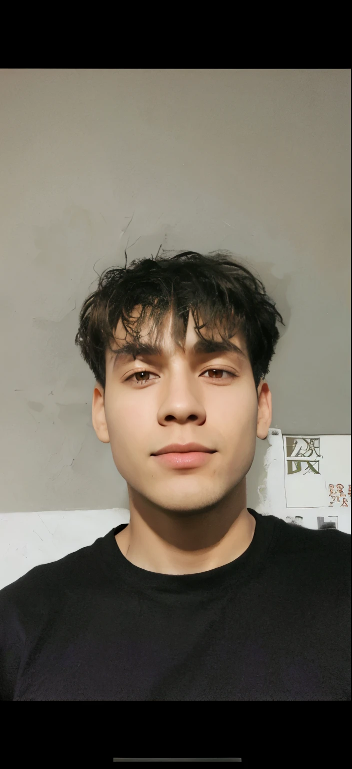 Cabelo cacheado com mechas vermelhas