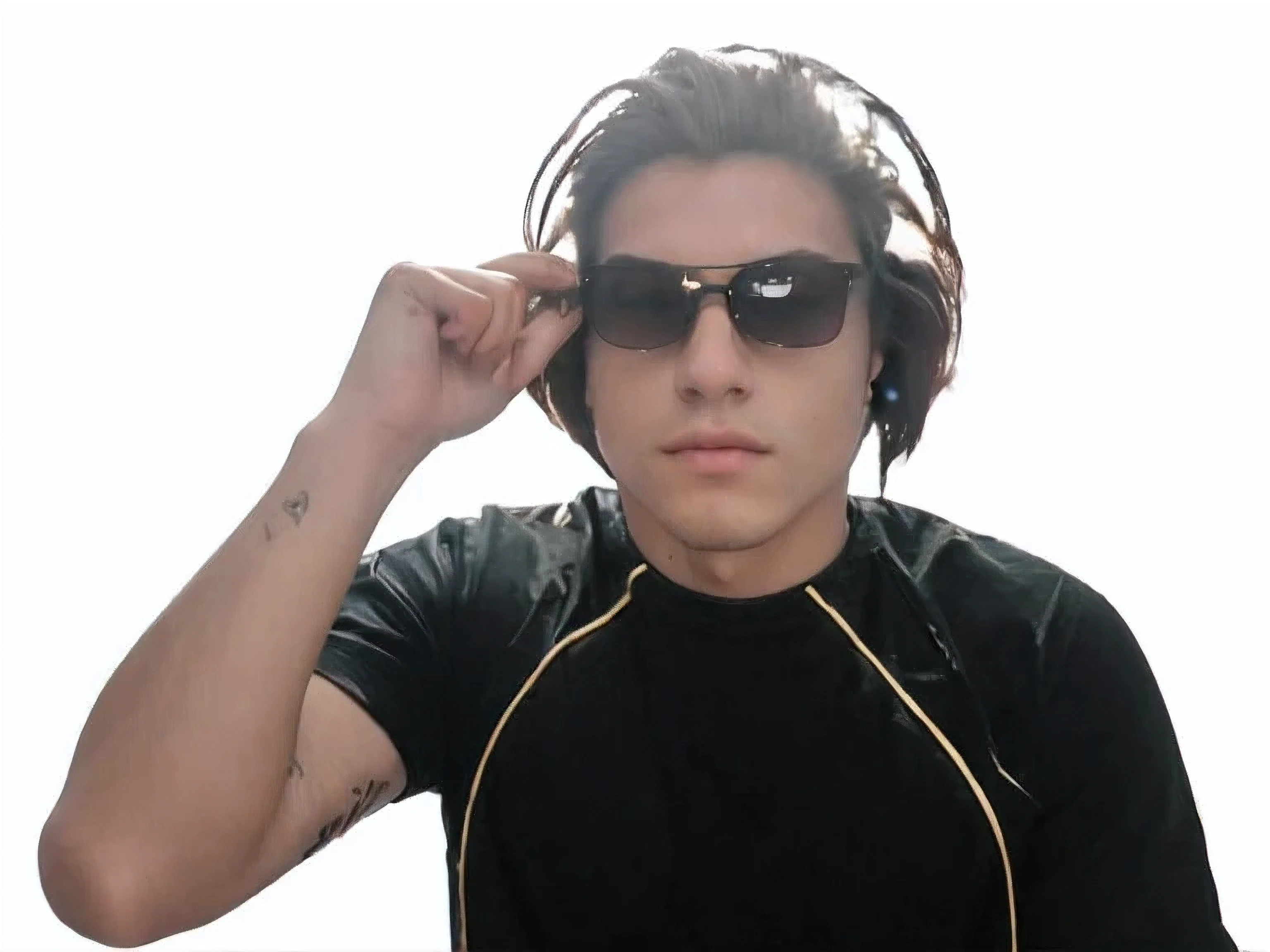um jovem masculino, ESTILO NVINPUNK, Handsome looking at camera centered image, em um quarto, corte de cabelo castanho dividido, 8k. 