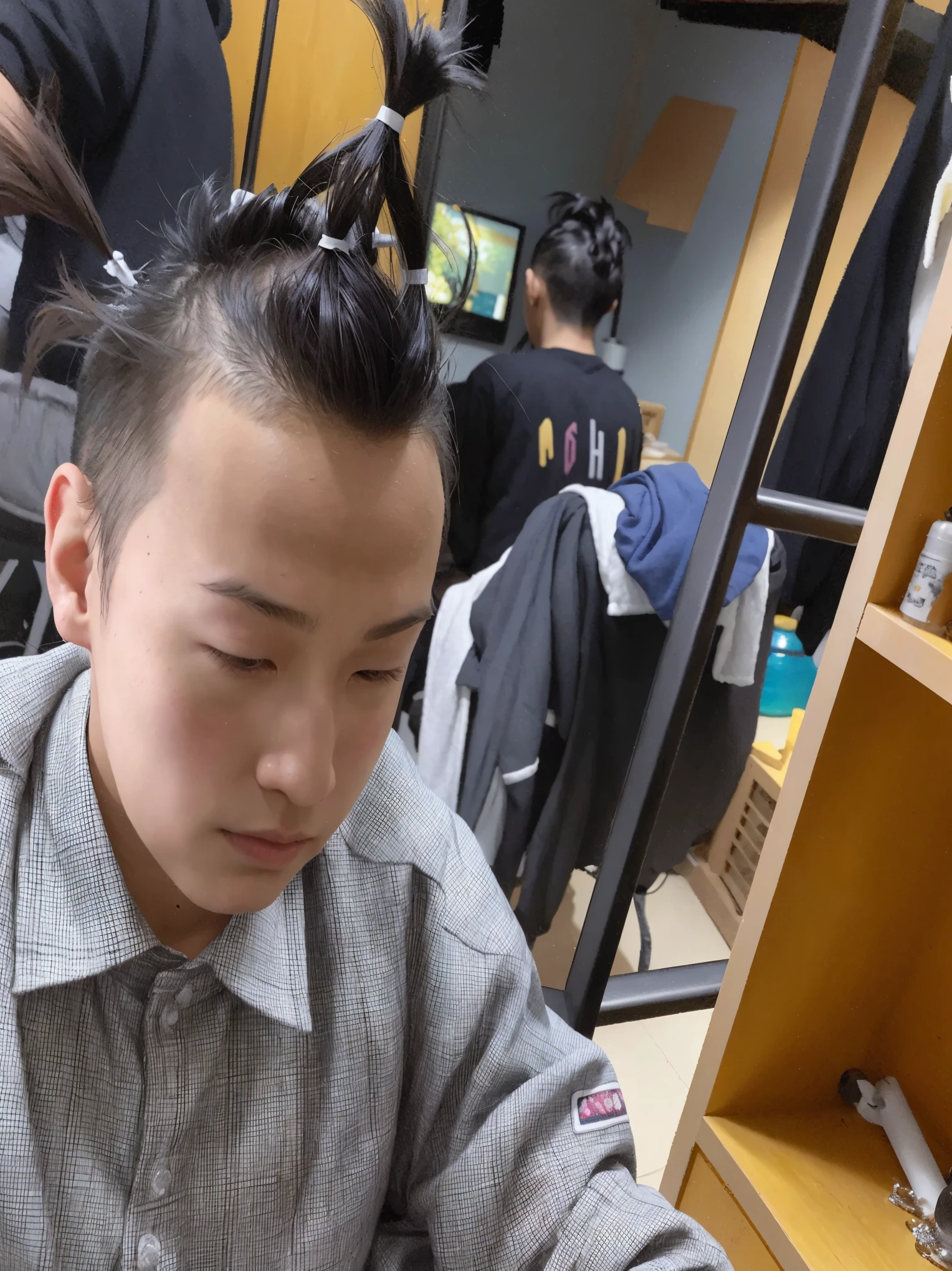 Alaphid Asian boy with bun in hair salon, Short hair on top of head, boy hair, Buzzing hair on temple, Boy&#39;s short black hair, author：Master Kanwen, Buzzing hair, wild hairstyle, yanjun chengt, plaid spiked hair, have the same hairstyle, long hair
