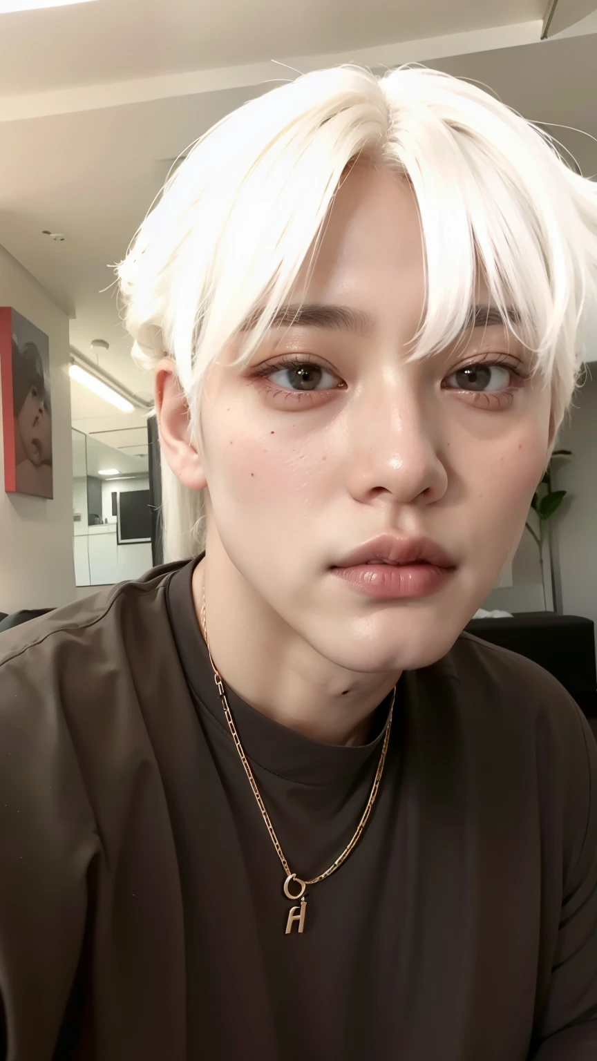 hombre Albino, cabello blanco, foto de alta calid, kim taehyung of bts, cabelo blanco atractivo, cara masculina.