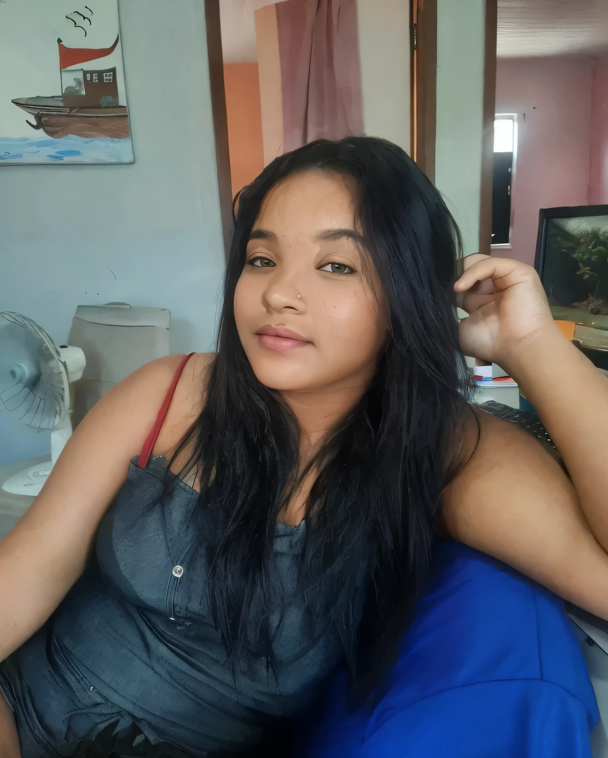 there is a woman sitting on a bed with a laptop, 18 anos nos, cabelos pretos roupas bonitas boa passagem rosto perfeito