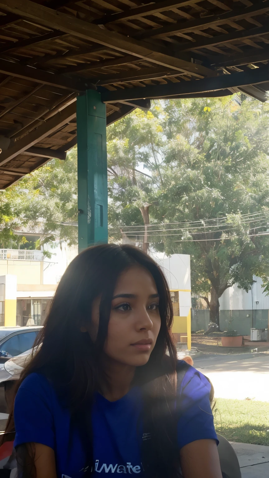 Garota jovem, pele morena, cabelos cacheados e longos, looking distracted, totalmente nua, in a schoolyard, por do sol