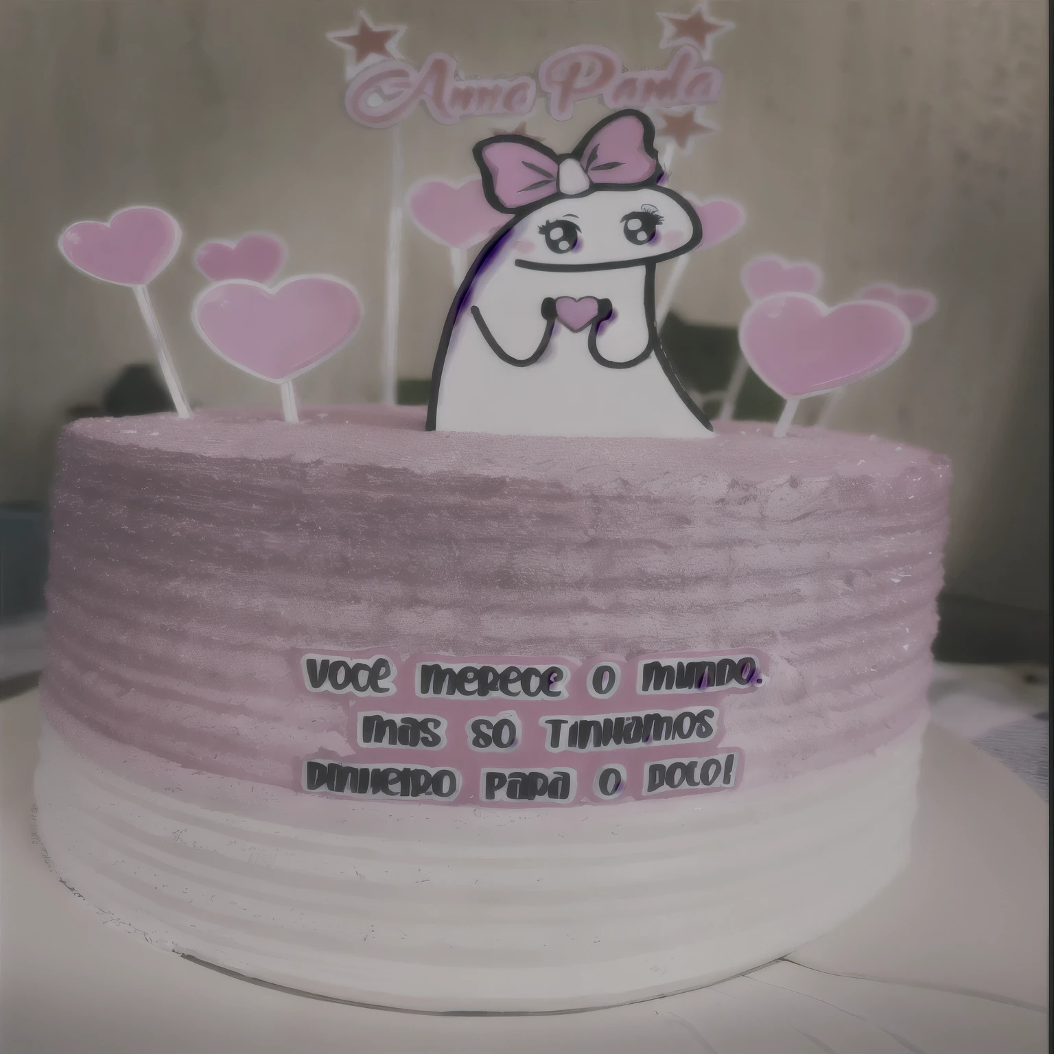there is a pink cake with white icing and a pink bow on top, arte do bolo, birthday cake, by Amélia Peláez, Poyo, powder Nándor Katona, o maior bolo, muito talentoso, (cores rosa), umamusume, elegante, bolos, feliz mood, muito definido, 8k)), feliz!!!