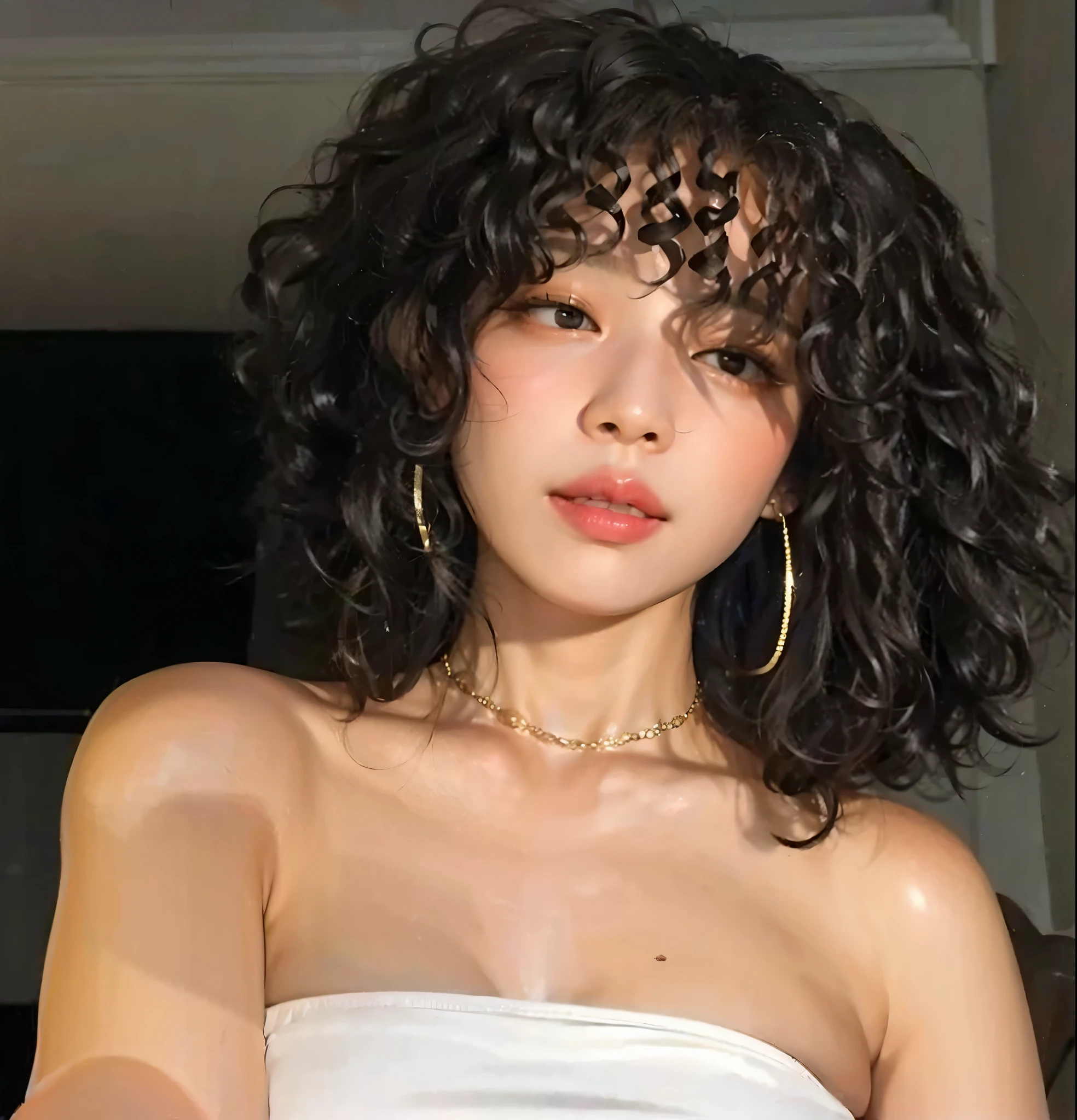 Jennie Kim de cabelo cacheado 