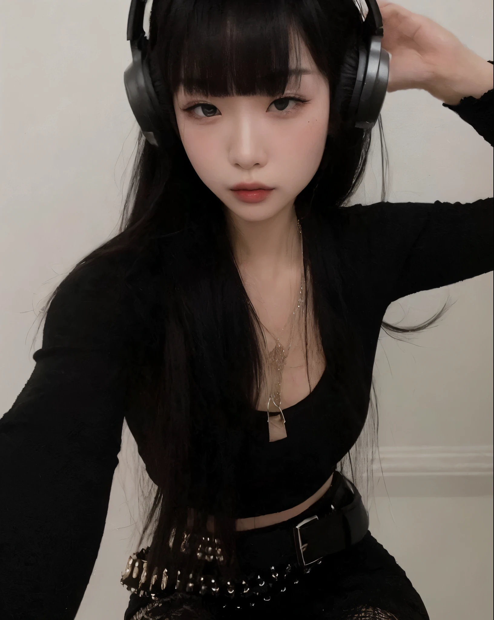 Coreana, asiatica, cabelo escuro, olho puxado, rosto jovem, labios carnudos, labios rosados