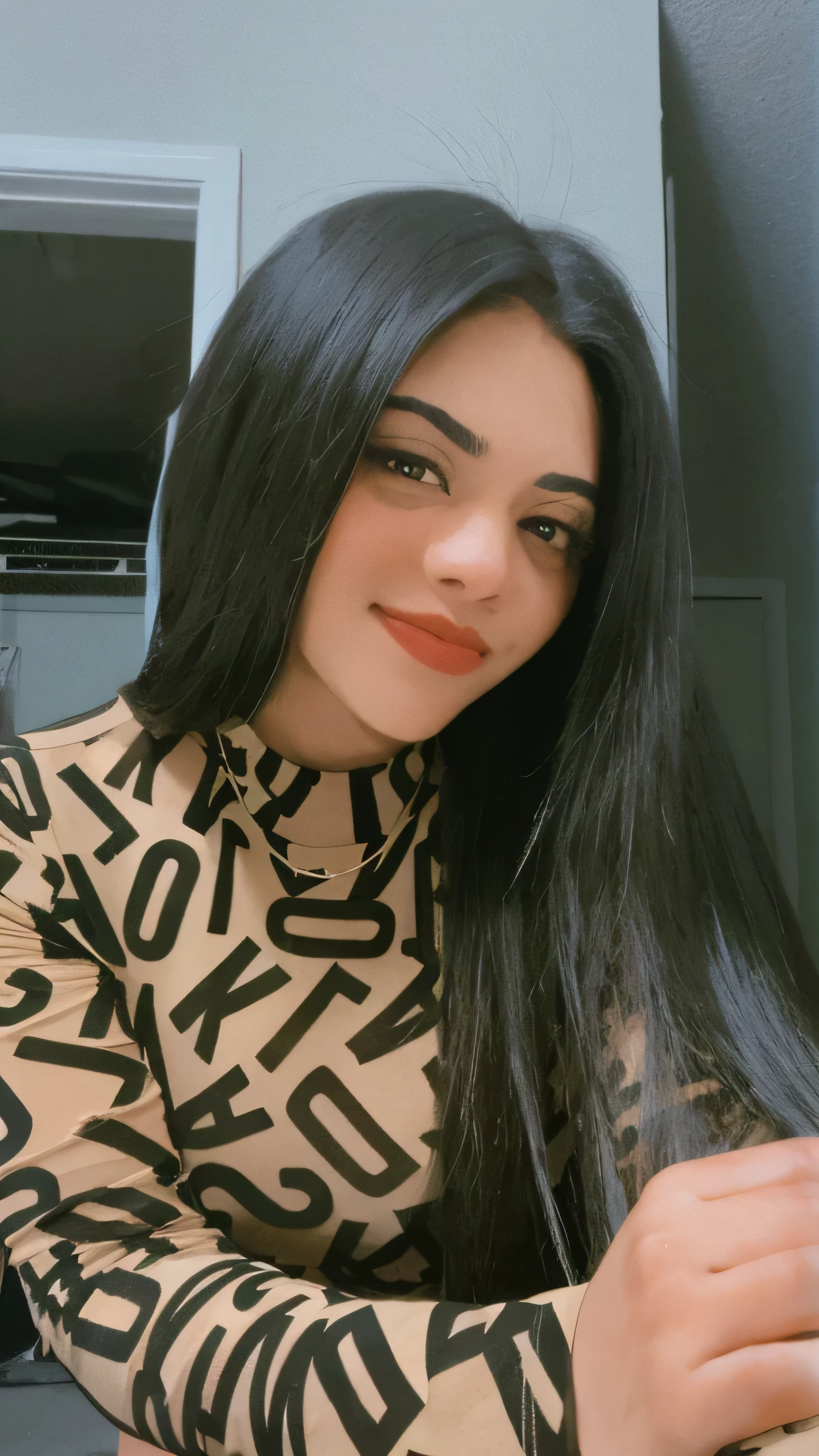 𝐂𝐡𝐢𝐜𝐚 𝐛𝐨𝐧𝐢𝐭𝐚,𝐬𝐨𝐧𝐫𝐢𝐬𝐚, 𝐧𝐚𝐫𝐢𝐳 𝐫𝐞𝐝𝐨𝐧𝐝𝐢𝐭𝐚,𝐭𝐢𝐦𝐢𝐝𝐚 𝐜𝐨𝐧 𝐞𝐬𝐭𝐢𝐥𝐨 𝐜𝐨𝐦𝐢𝐜