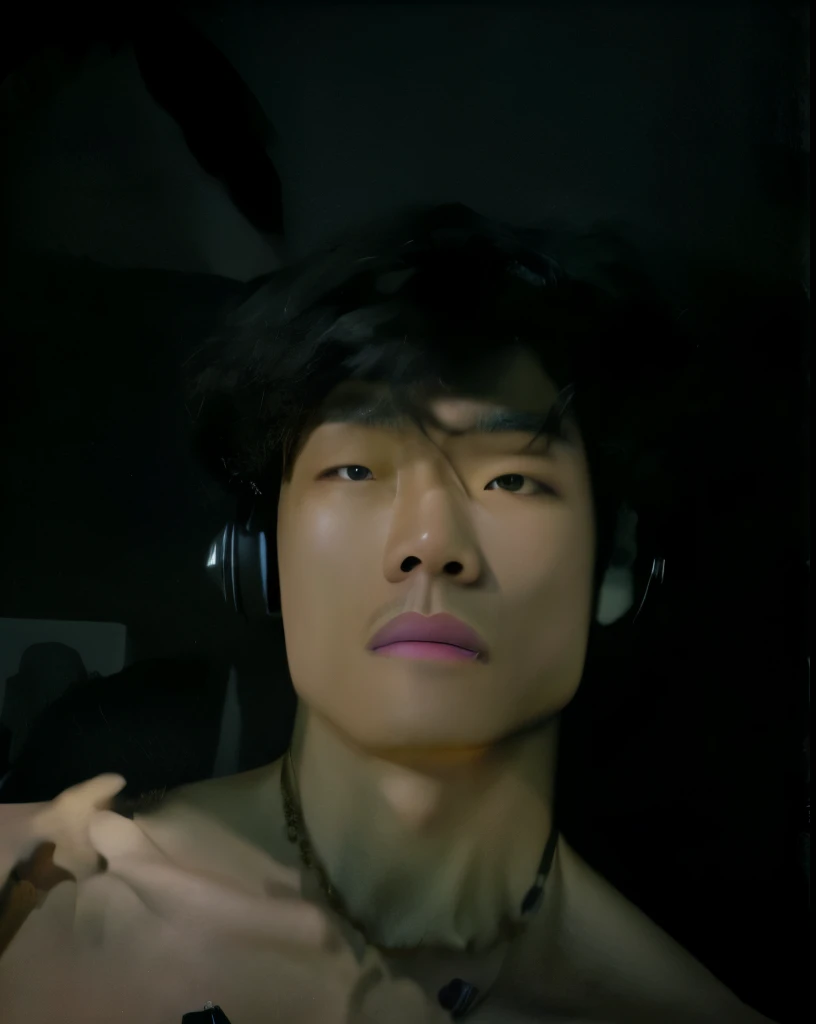 there is a man com fones de ouvido on sitting in a car, asian man, foto do perfil 1024px, half body head shot, lindo chad queixo, 18 anos de idade, profile picture with headshot, twitch streamer / jogador ludwig, Damien Tran, Andrew Thomas Huang, taken at the beginning of 2020, Longque Chen, com fones de ouvido, 23 anos