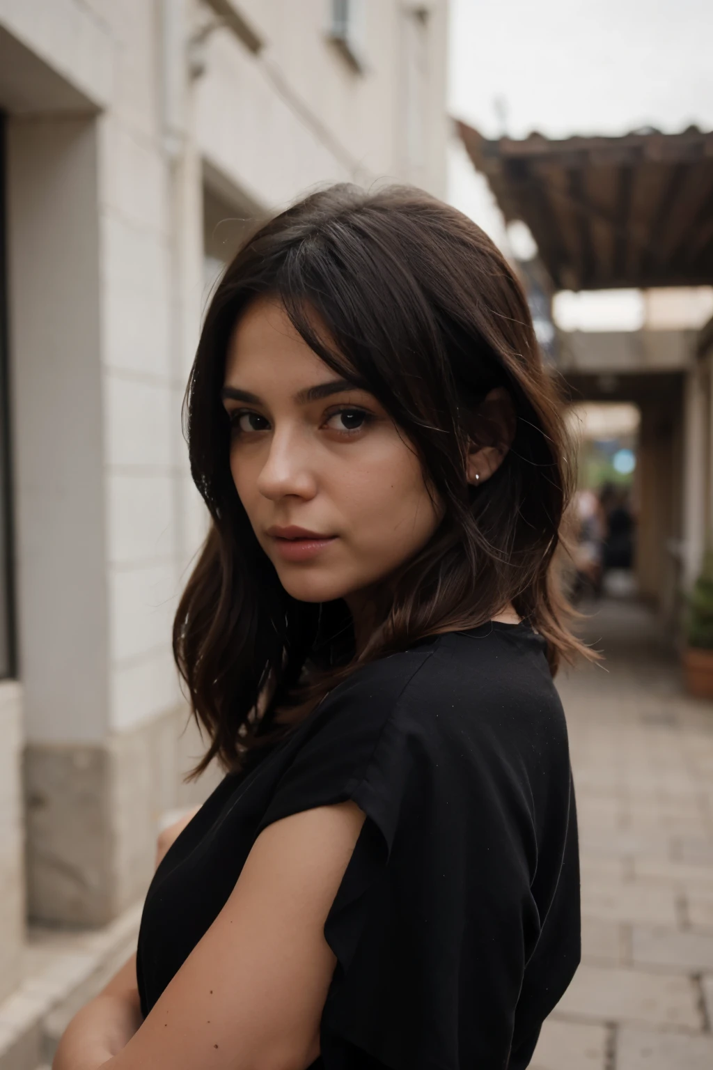 chico de cabello corto negro con parche 

