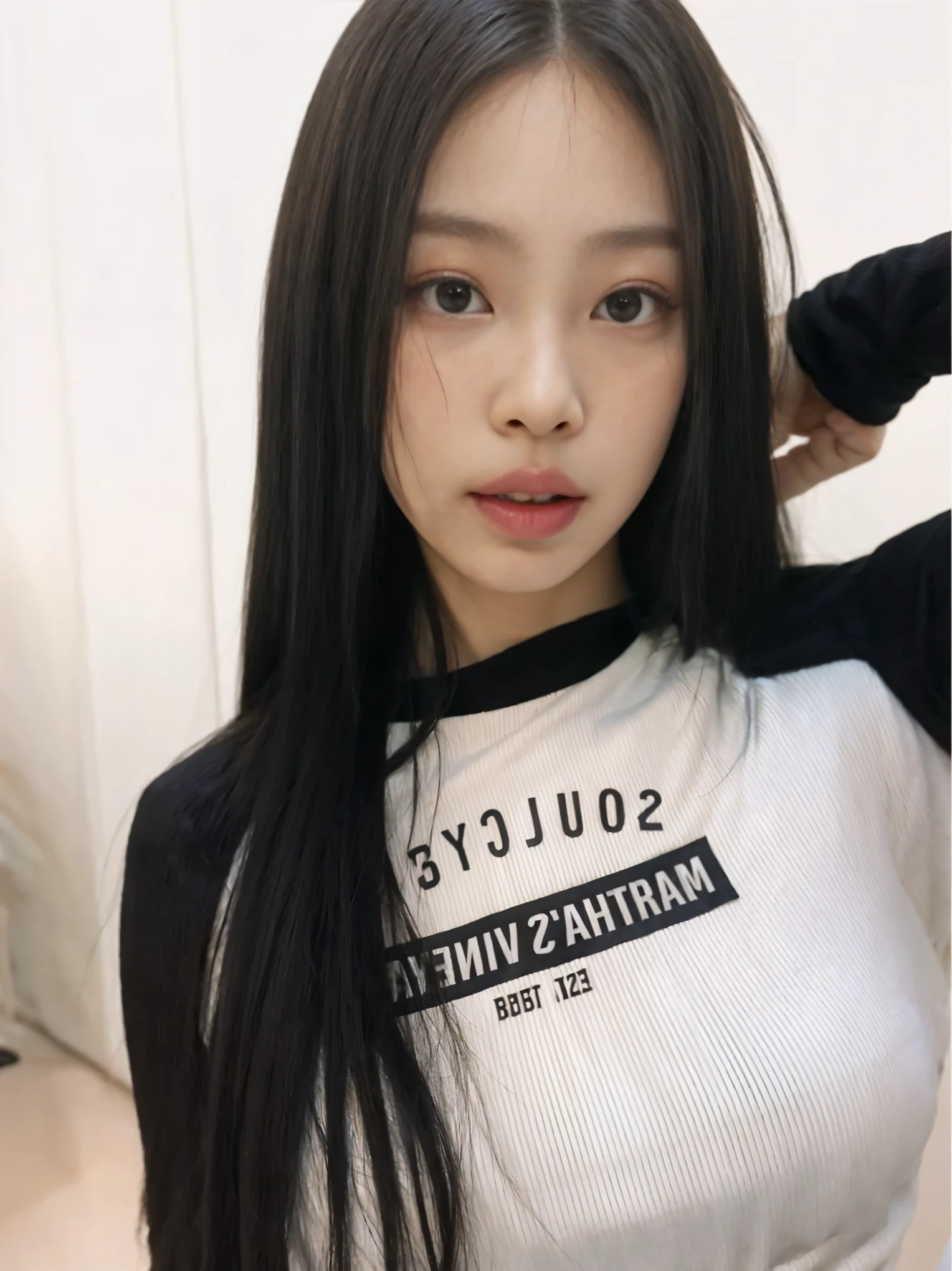 um close de uma mulher com longos cabelos pretos e uma camisa branca, Ulzzang,  coreana, linda jovem coreana, linda mulher sul-coreana, cruel korean goth girl, adorable and pale korean face, linda jovem coreana, 2 modelo feminino de 4 anos, modelo de moda feminina coreana,  Asian with long hair, jennie blackpink, Jisoo do Blackpink