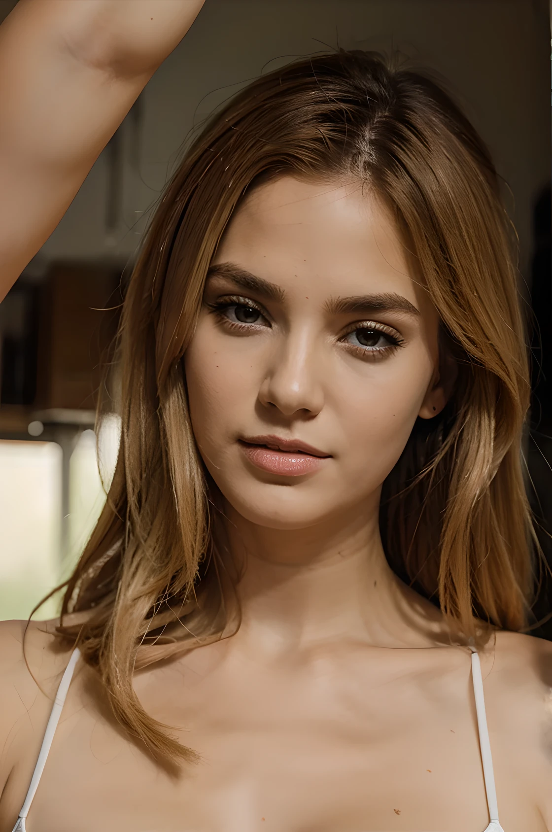 Mujee rubia hermosa sacandose foti de la cara