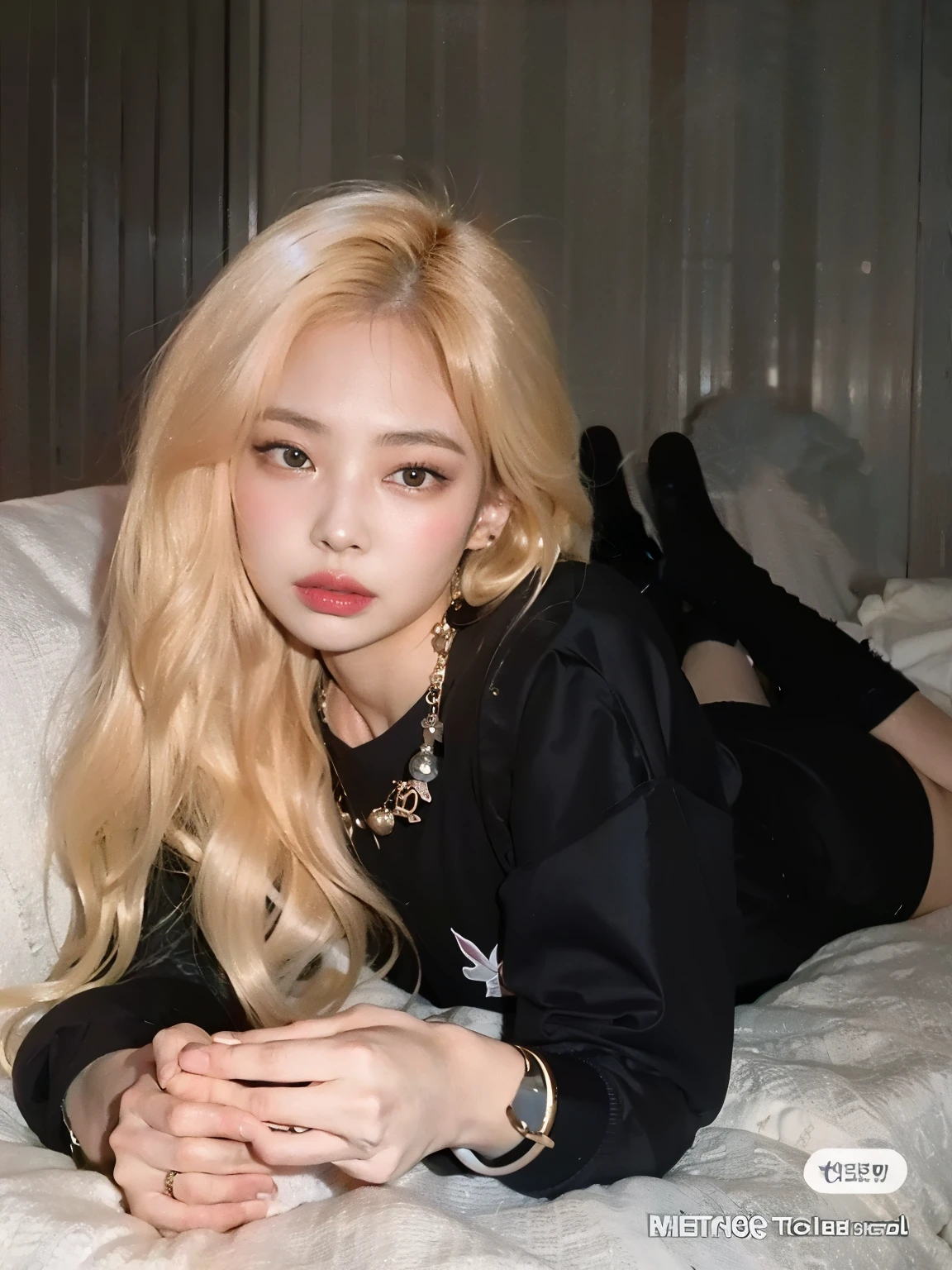 blonde woman with long hair lying on a sofa with a glass of wine, ava max, Retrato de jennie  do Blackpink, cabelo loiro muito claro, cabelo loiro extremamente claro, retrato de Kim jennie, jennie de blackpink, Ela tem cabelo loiro, com longos cabelos loiros, uma garota com cabelo loiro, her hair is white, garota de cabelos brancos perfeita