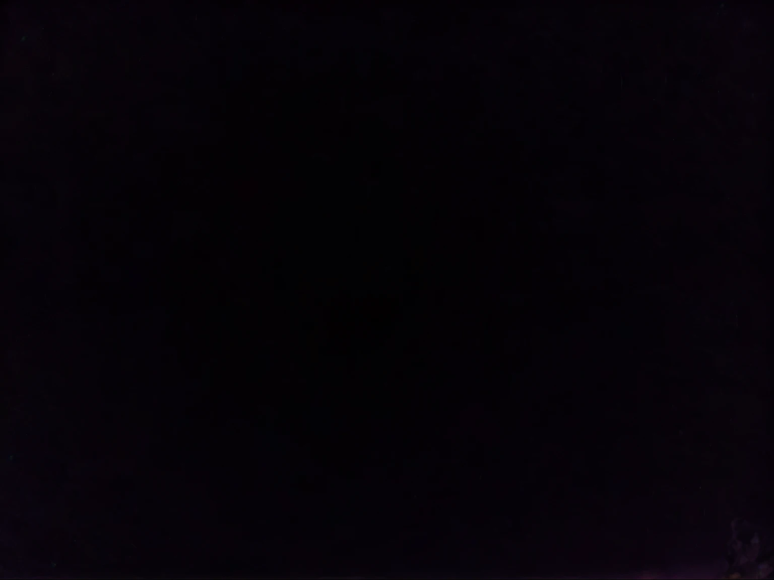 Hay un hombre parado en una playa con una tabla de surf, pitch black fondo, oscuro screen, black fondo!!!!!, fondo ( oscuro _ ahumado ), very oscuro lighting, plain black fondo, imagen del iphone, oscuro backgroud, oscuro backround, with a black fondo, Cielo negro como boca de lobo, very oscuro night time, oscuroness fondo, in a dark room