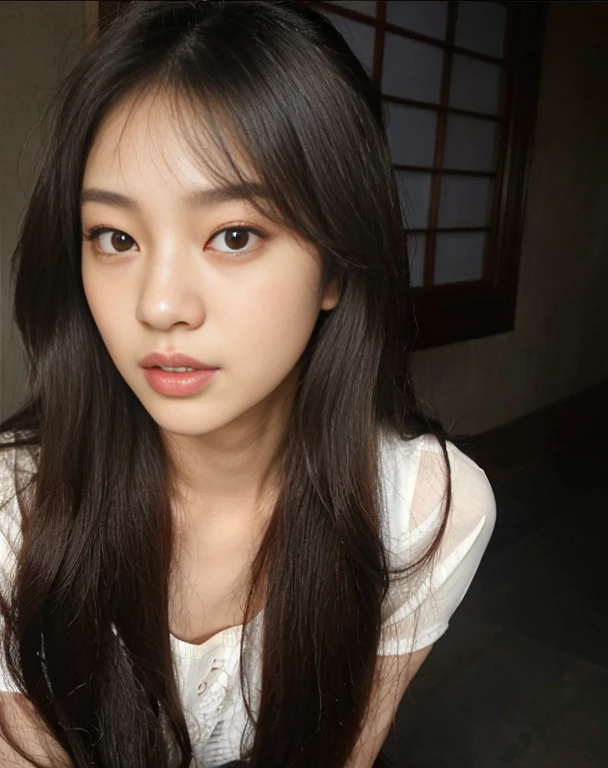 Araafed Asian woman with long brown hair and white shirt, bae suzy, lalisa manobal, linda atriz coreana, Com franja, tzuyu de duas vezes, Korean facial features, franja repartida ao centro, linda mulher sul-coreana, franja fofa, she has black hair Com franja, adorable and pale korean face, young lovely korean face, coreana, jennie blackpink