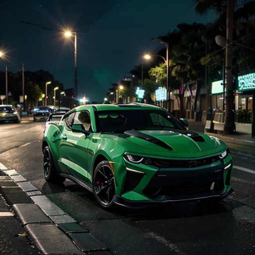 Realista imagen hd de un camaro verde con linea racing negra en una avenida de noche luces encendidas