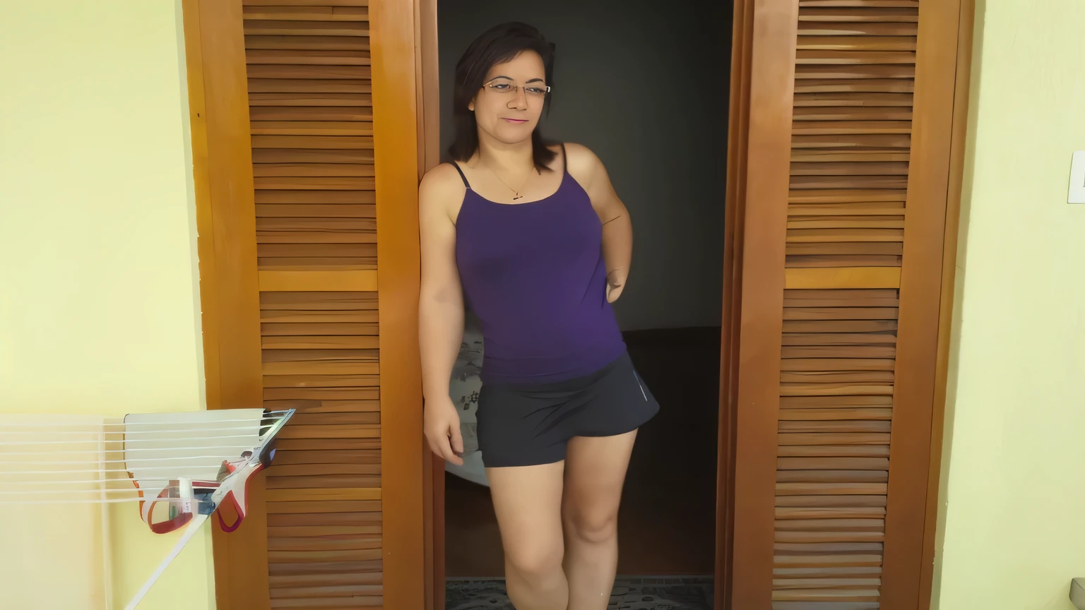 woman in blue shorts standing by a pool, Mulher brasileira de 35 anos, agachado ao lado de uma piscina, 4 5 I, Mulher de 30 anos, 30 anos mulher, wearing a swimsuit, 5 5 I, ao lado de uma piscina, Mulheres de 40 anos