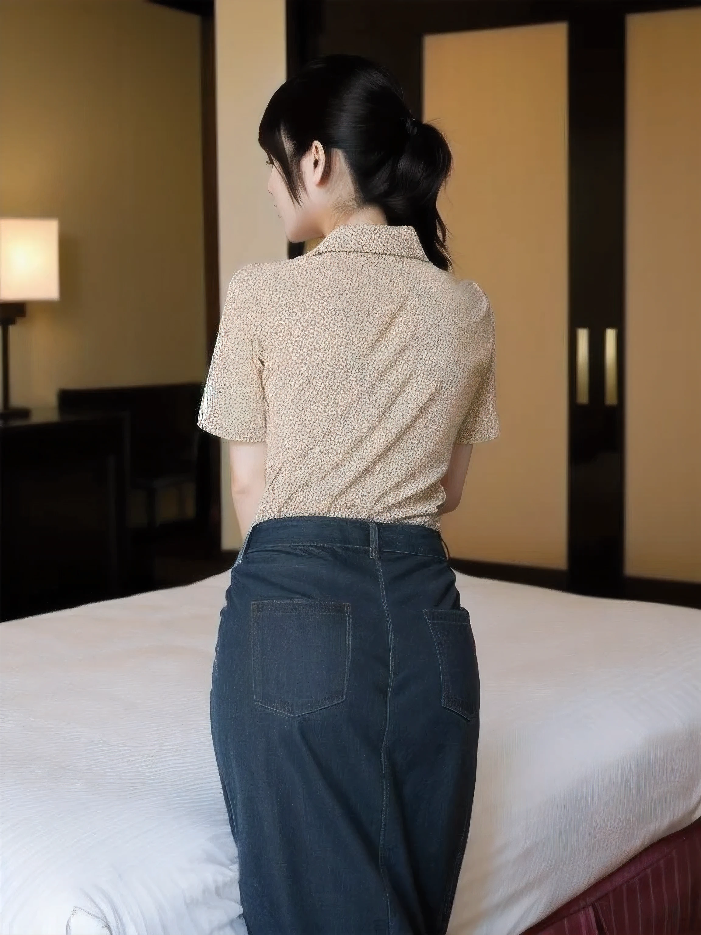 26 year old Japanese woman、hotel room、back view、