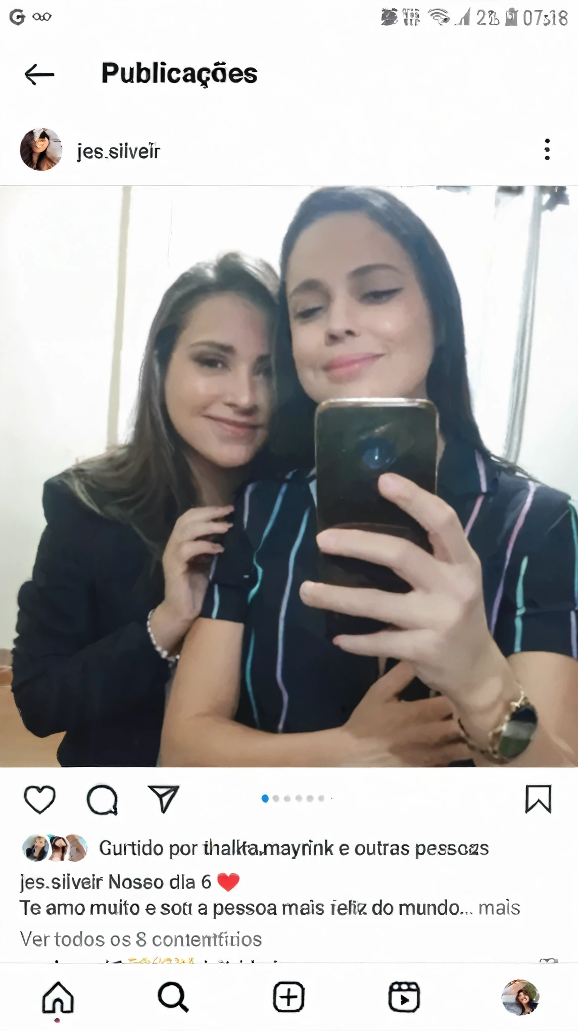 there are two women taking a selfie together in the mirror, mulher segurando outra mulher, scandy e arender, powder Nándor Katona, imagem de qualidade muito baixa, looks like fabiula nascimento, 📷 absence and rumpleteazer, selfie no instagram, instagram story, malika favre, instagram, imagens