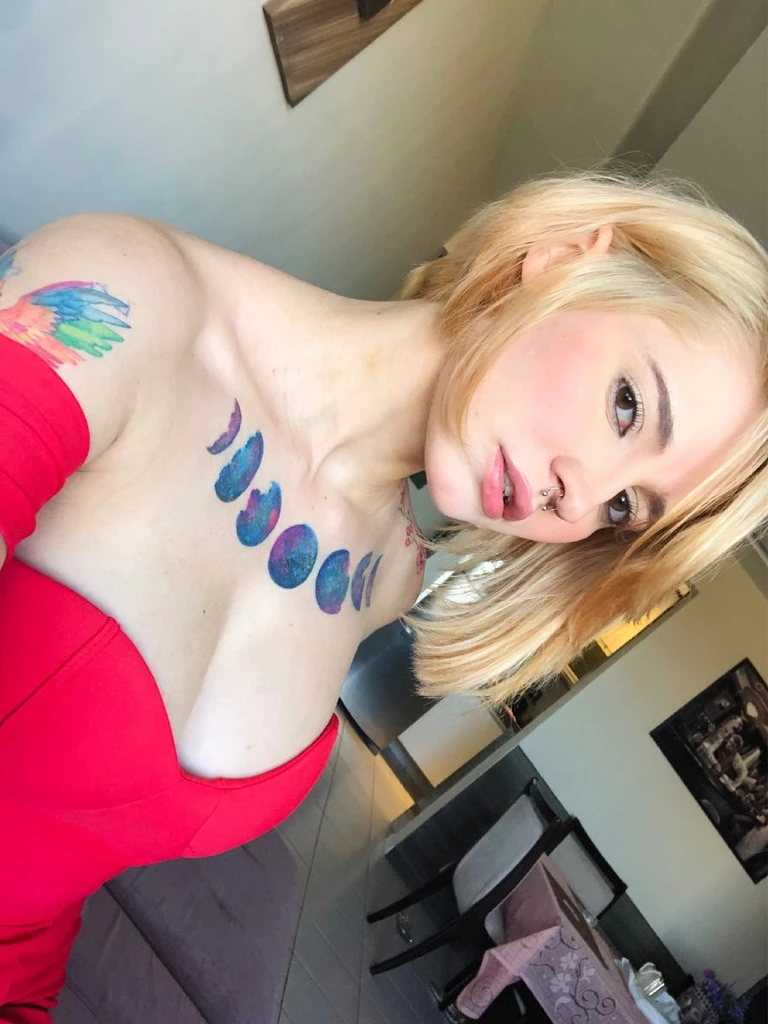 full body , modern tatoo ,busty lips,, blonde hair, freckles, long straight hair, European youth, perfect body, (detailed face:1.2), (detailed eyes:1.2), fashion photorealism, photography, sharpness, rich color, hyperrealistic texture, spectacular light texture, surreal art, Cinestil 800 fashion mechanism,