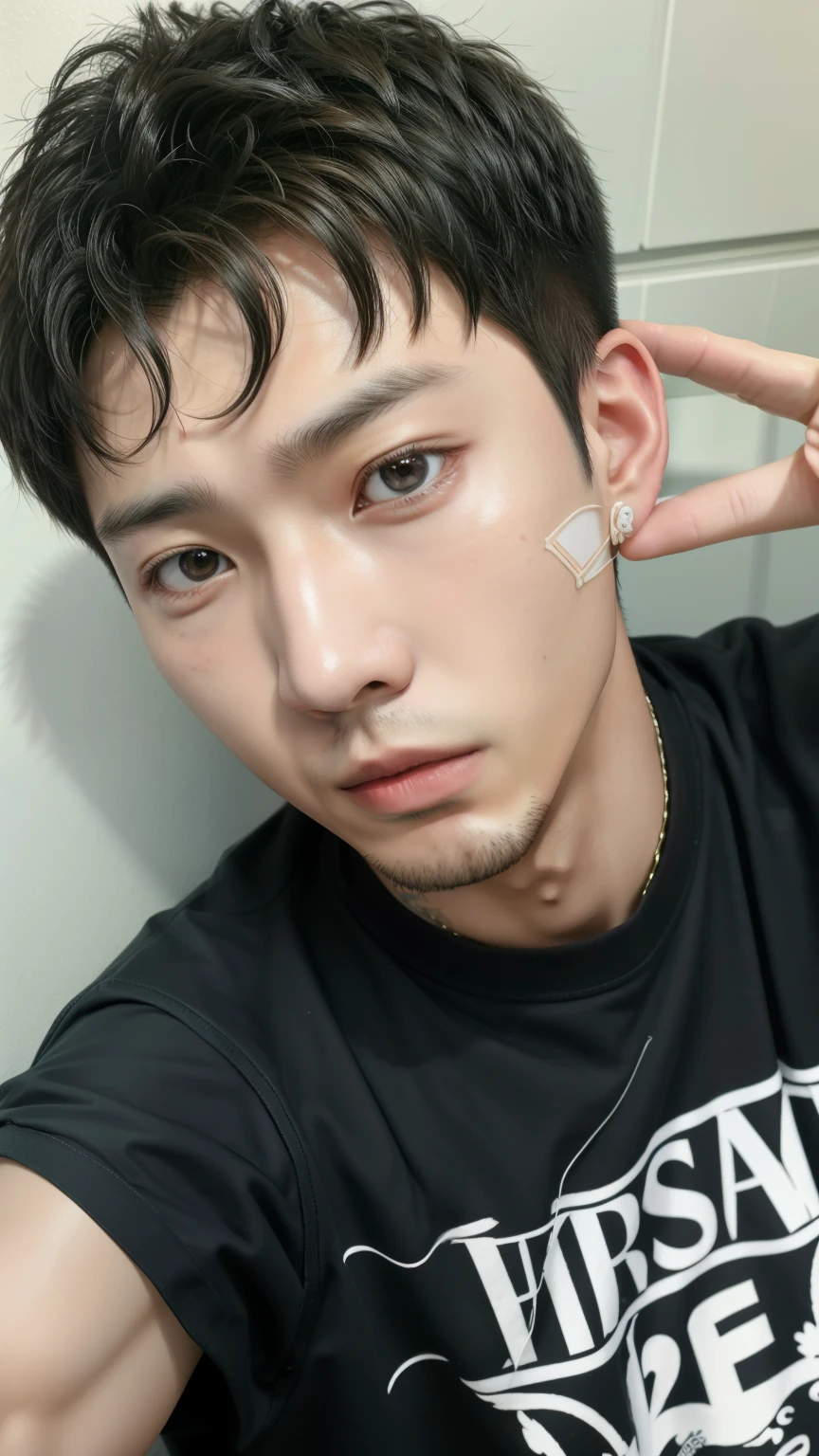 Hay un hombre con una camisa negra y una cadena en el cuello, Cai Xu Kun, hyung tae, yanjun chengt, jinyoung shin, chen xintong, foto de perfil en la cabeza, Hong June Hyung, kanliu666, inspirado en Bian Shoumin, 1 7-year-old boy with a thin face, cara linda y clara, ryan jia, shen mingchen