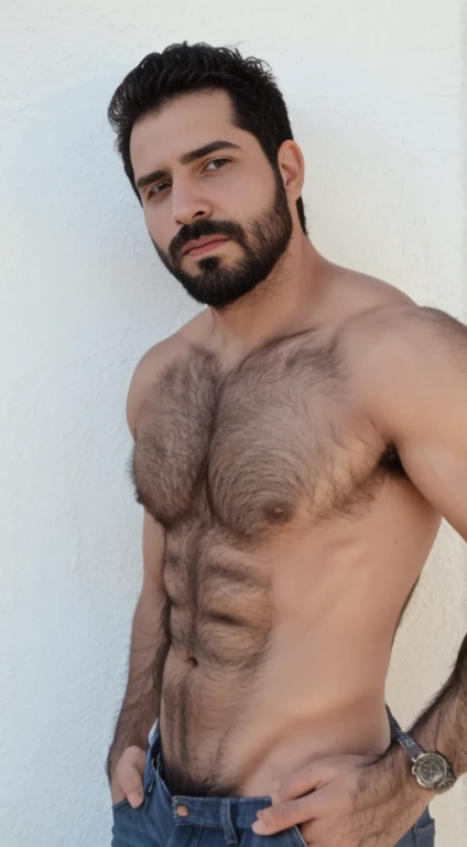 Hombre varonil con barba, cuerpo musculoso, piel morena, cuerpo completo. Frontal. Nude