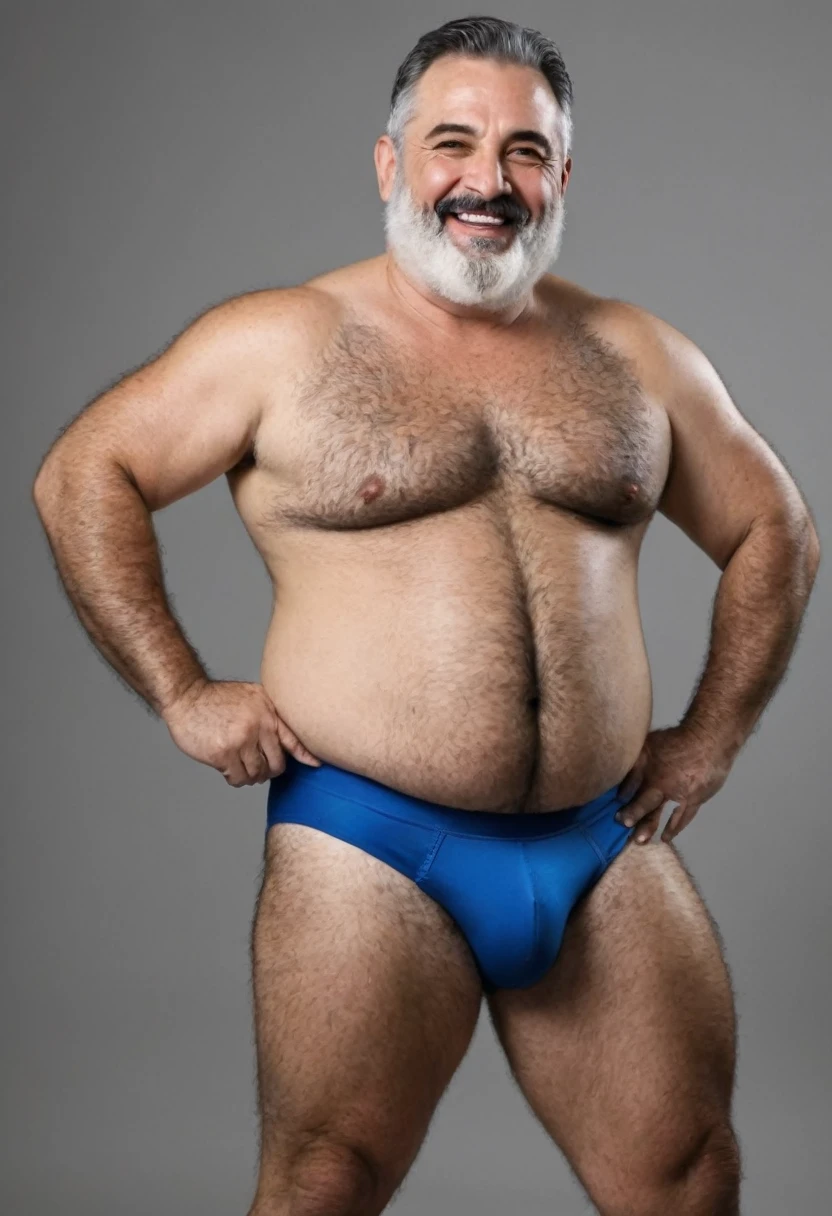 Ha um homem de cueca branca, sorrindo, barba baixa, big daddy body, cueca, bojo grande, big dick, aparenta 40 anos