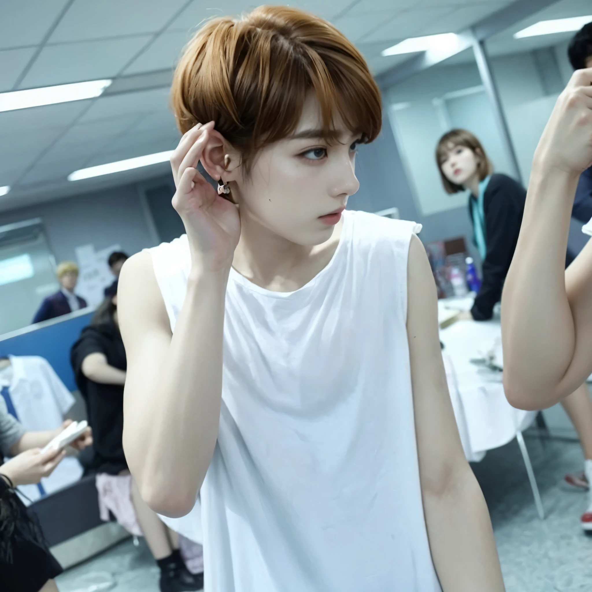 mulher arafa com cabelo colorido sentada em uma mesa, Jung Jaehyun, adorable and pale korean face, male Ulzzang, Kim Doyoung, com cabelo curto, jossi do blackpink, Hong junho hyung, taejune kim, Ulzzang, o corte Hime, jaeyeon nam, XQC, Parque Jimin, cabelo curto platinado moleca