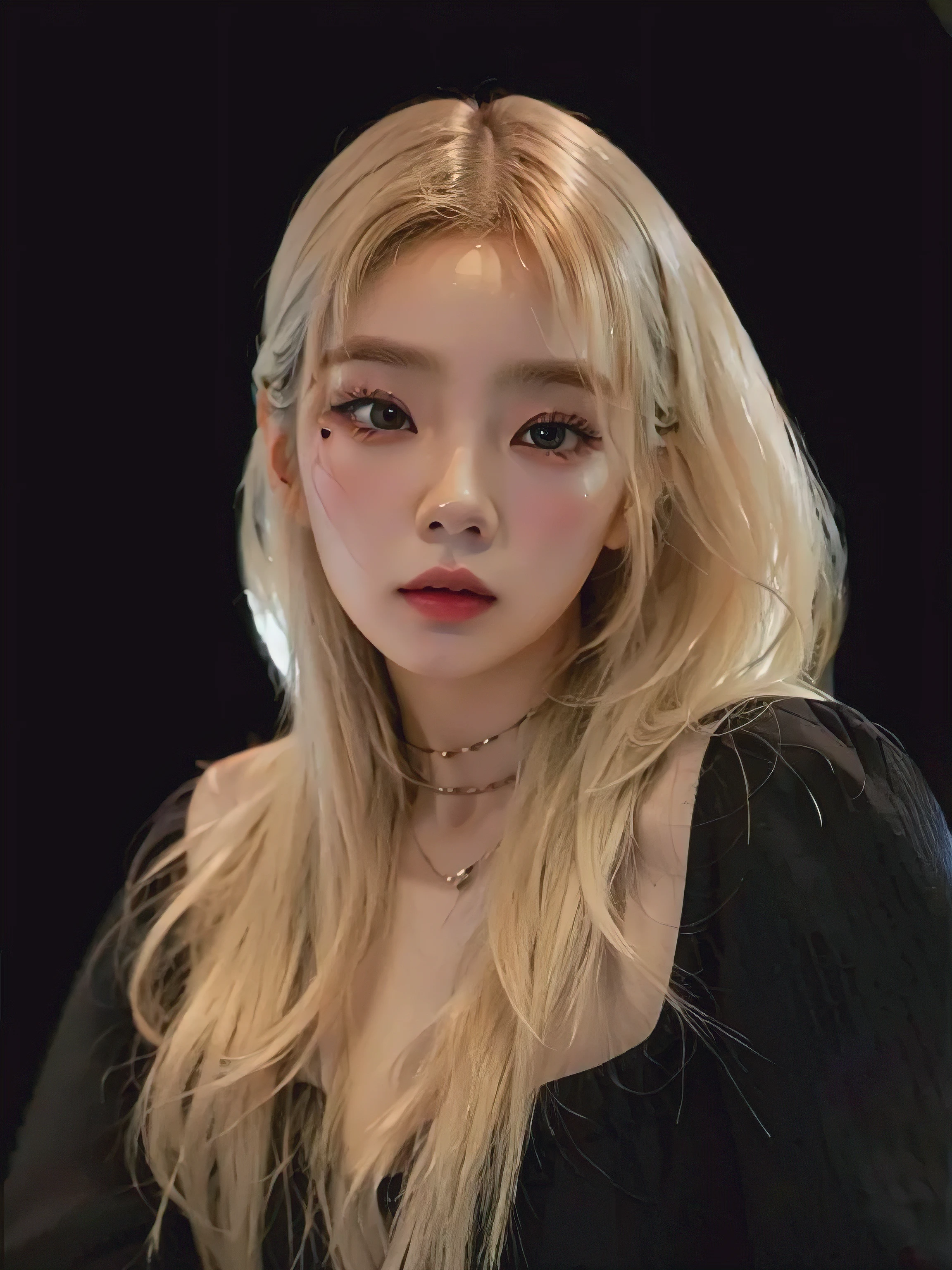 um close de uma mulher com longos cabelos loiros e uma blusa preta, coreana, parque roseanne de blackpink, uma garota com cabelo loiro, linda mulher sul-coreana, lalisa manobal, Retrato de Jossi do Blackpink, Heonhwa Choe, realista. Cheng Yi, linda jovem coreana, jaeyeon nam, retrato de Kim Petras, Bae Irene