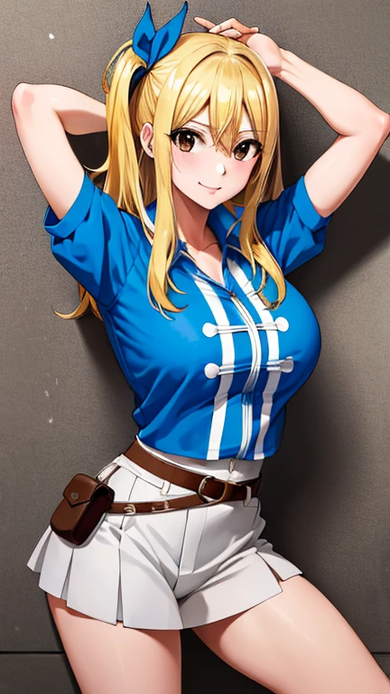 obra maestra, Mejor calidad, high resolution, Lucy Heartfilia, pelo rubio, pelo largo, pechos grandes, Camisa blanca, sin mangas, belt, falda azul, tiro de vaquero, de pie, mirando al espectador, al aire libre, undulation, sonrisa, boca abierta,
