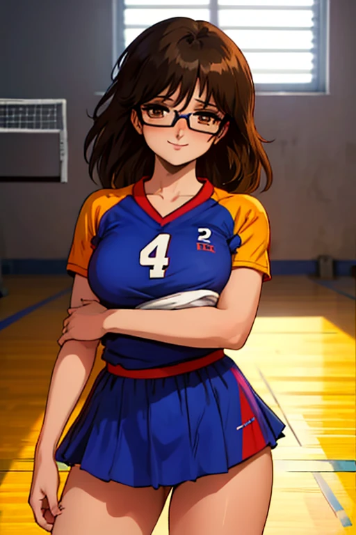 (Anime one, estilo de arte retro, Pinceladas limpias, Muy detallado, perfect anatomy), (cancha de voleibol, Fondo cuadrado), 1 chica (alone:1.5), eyebrows visible through hair, Cabello rojo, brown eyes, ojos bajos (sanpakugan:1.4), ojos medio abiertos (ojos detallados y hermosos:1.2), (shy smile), session, ropa deportiva, Camisa de voleibol, con gafas rojas