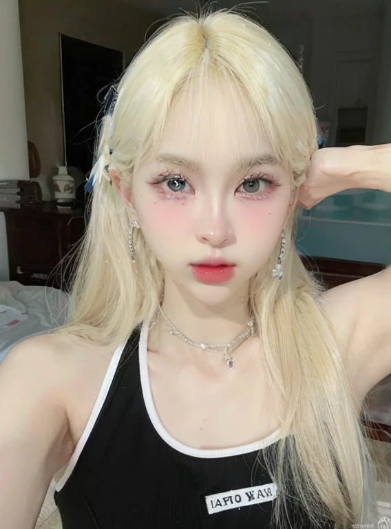 un primer plano de una mujer con cabello rubio vistiendo un top negro, Lalisa Manobal, peinado de corte hime blanco, very very pale blonde hair, ulzzang, extremely pale blonde hair, pelo largo y blanco y flequillo, pale fur, pale, shiny skin, Lalisa Manoban de Blackpink, pale porcelain white skin, flequillo blanco, parque roseanne de blackpink