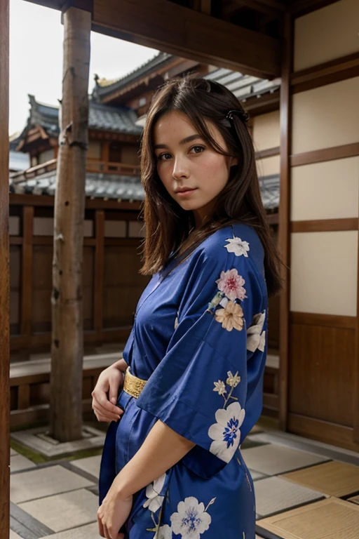 jeune femme de 25 ans, brune aux yeux bleus, portant un kimono de soie devans un temple japonais